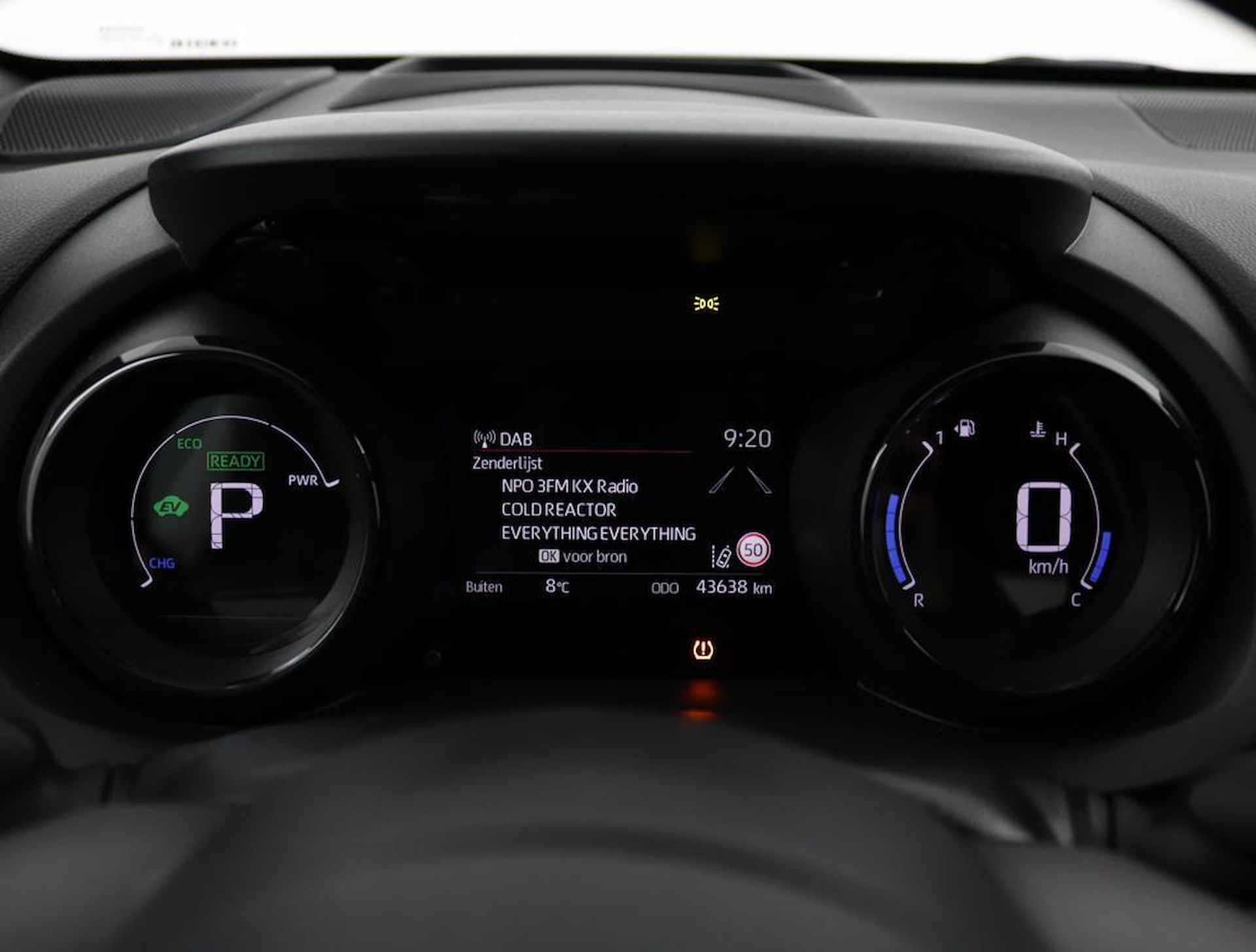 Toyota Yaris 1.5 Hybrid Executive | Navigatie | Climate-Control | Apple Carplay/Android Auto | Blindsport-Monitor | Parkeersensoren | Stootlijsten | - 15/57