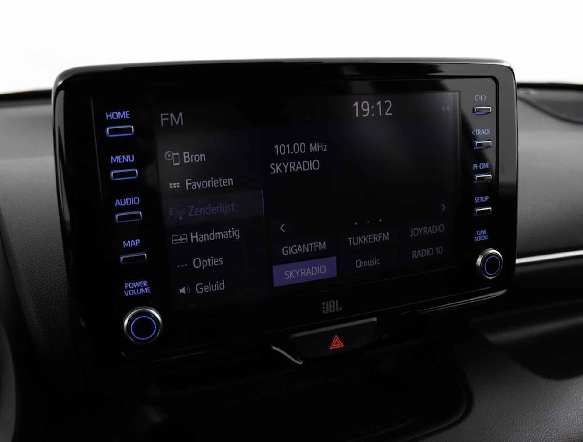 Toyota Yaris 1.5 Hybrid Executive | Navigatie | Climate-Control | Apple Carplay/Android Auto | Blindsport-Monitor | Parkeersensoren | Stootlijsten | - 18/57