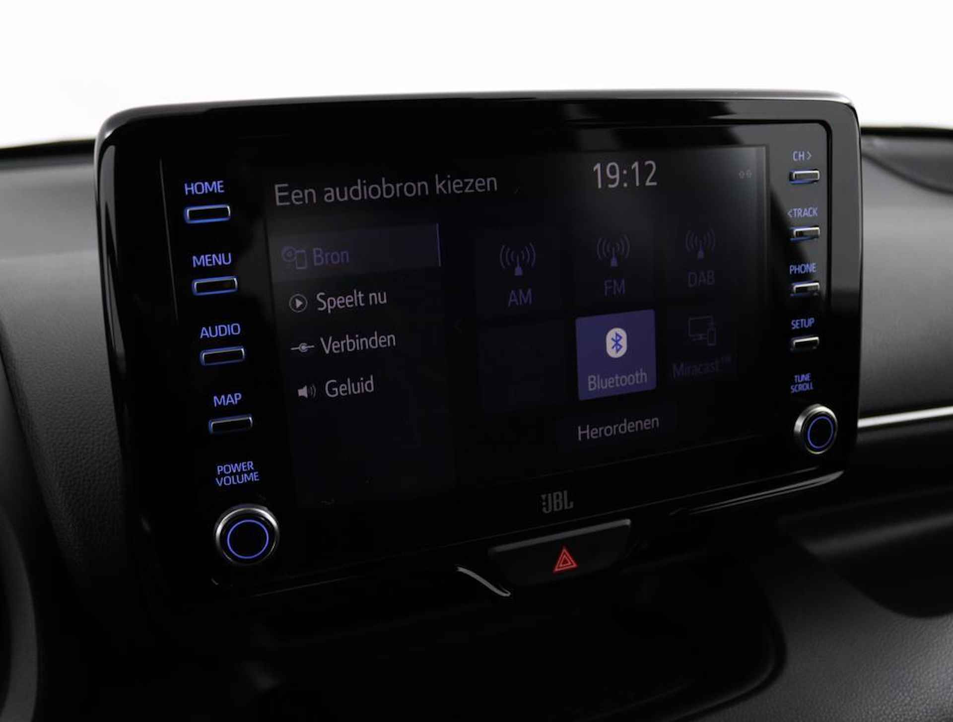 Toyota Yaris 1.5 Hybrid Executive | Navigatie | Climate-Control | Apple Carplay/Android Auto | Blindsport-Monitor | Parkeersensoren | Stootlijsten | - 19/57