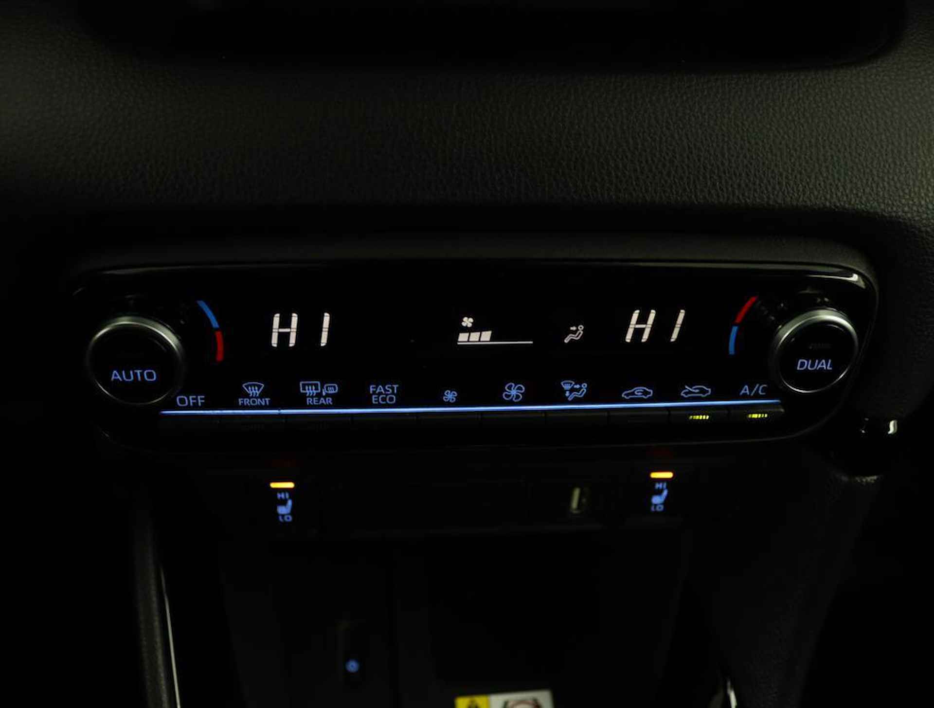 Toyota Yaris 1.5 Hybrid Executive | Navigatie | Climate-Control | Apple Carplay/Android Auto | Blindsport-Monitor | Parkeersensoren | Stootlijsten | - 21/57