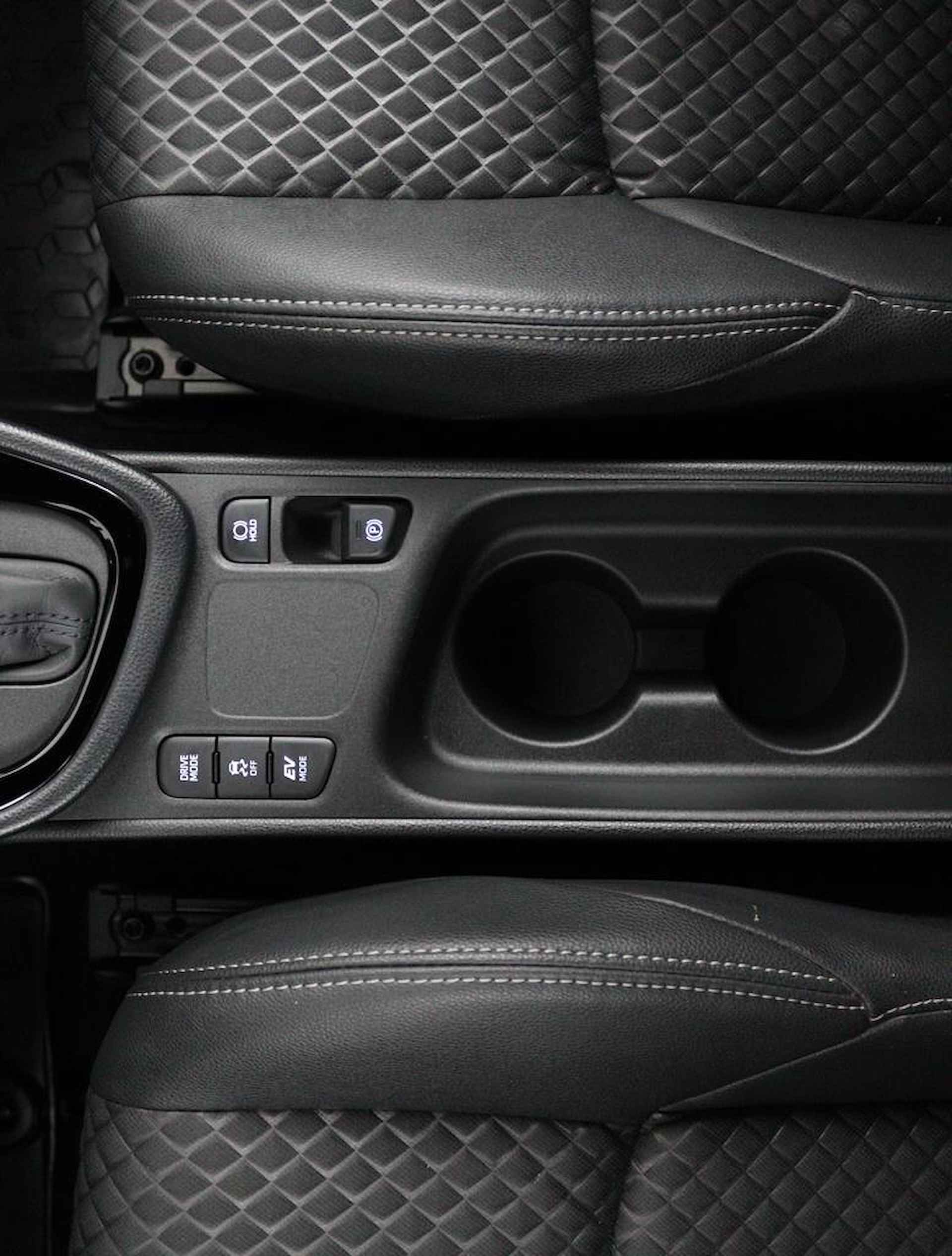 Toyota Yaris 1.5 Hybrid Executive | Navigatie | Climate-Control | Apple Carplay/Android Auto | Blindsport-Monitor | Parkeersensoren | Stootlijsten | - 23/57