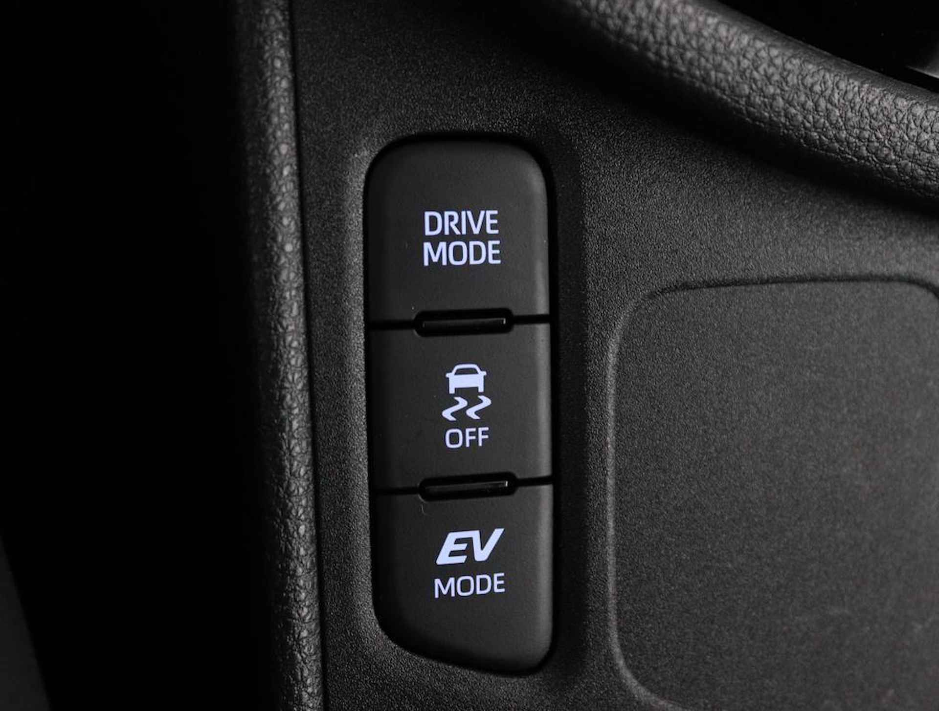 Toyota Yaris 1.5 Hybrid Executive | Navigatie | Climate-Control | Apple Carplay/Android Auto | Blindsport-Monitor | Parkeersensoren | Stootlijsten | - 24/57