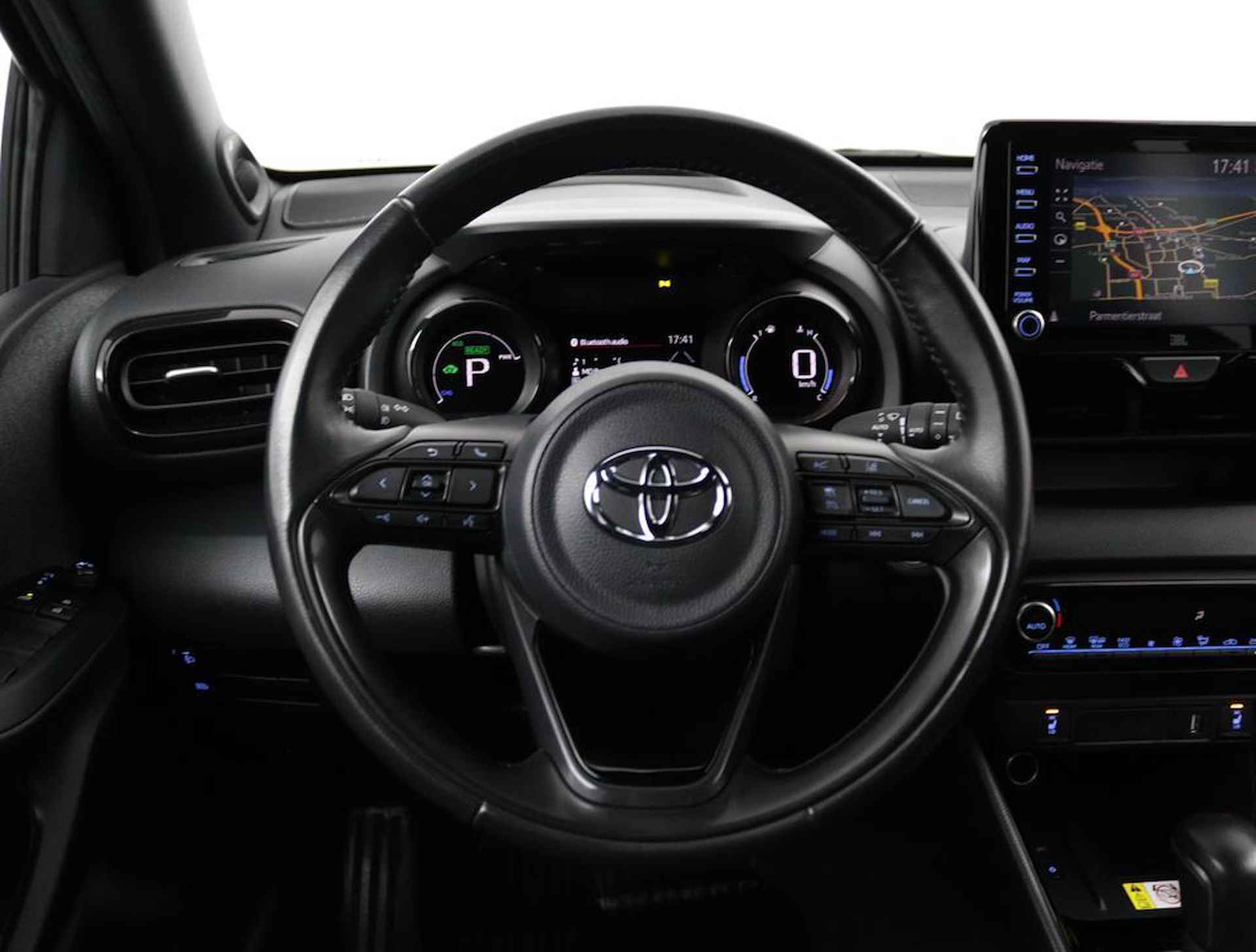 Toyota Yaris 1.5 Hybrid Executive | Navigatie | Climate-Control | Apple Carplay/Android Auto | Blindsport-Monitor | Parkeersensoren | Stootlijsten | - 26/57