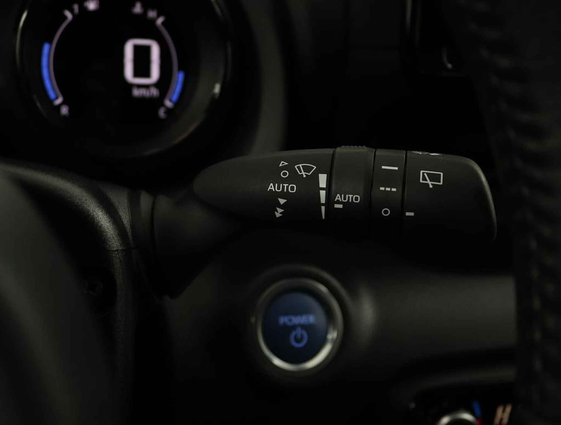 Toyota Yaris 1.5 Hybrid Executive | Navigatie | Climate-Control | Apple Carplay/Android Auto | Blindsport-Monitor | Parkeersensoren | Stootlijsten | - 34/57