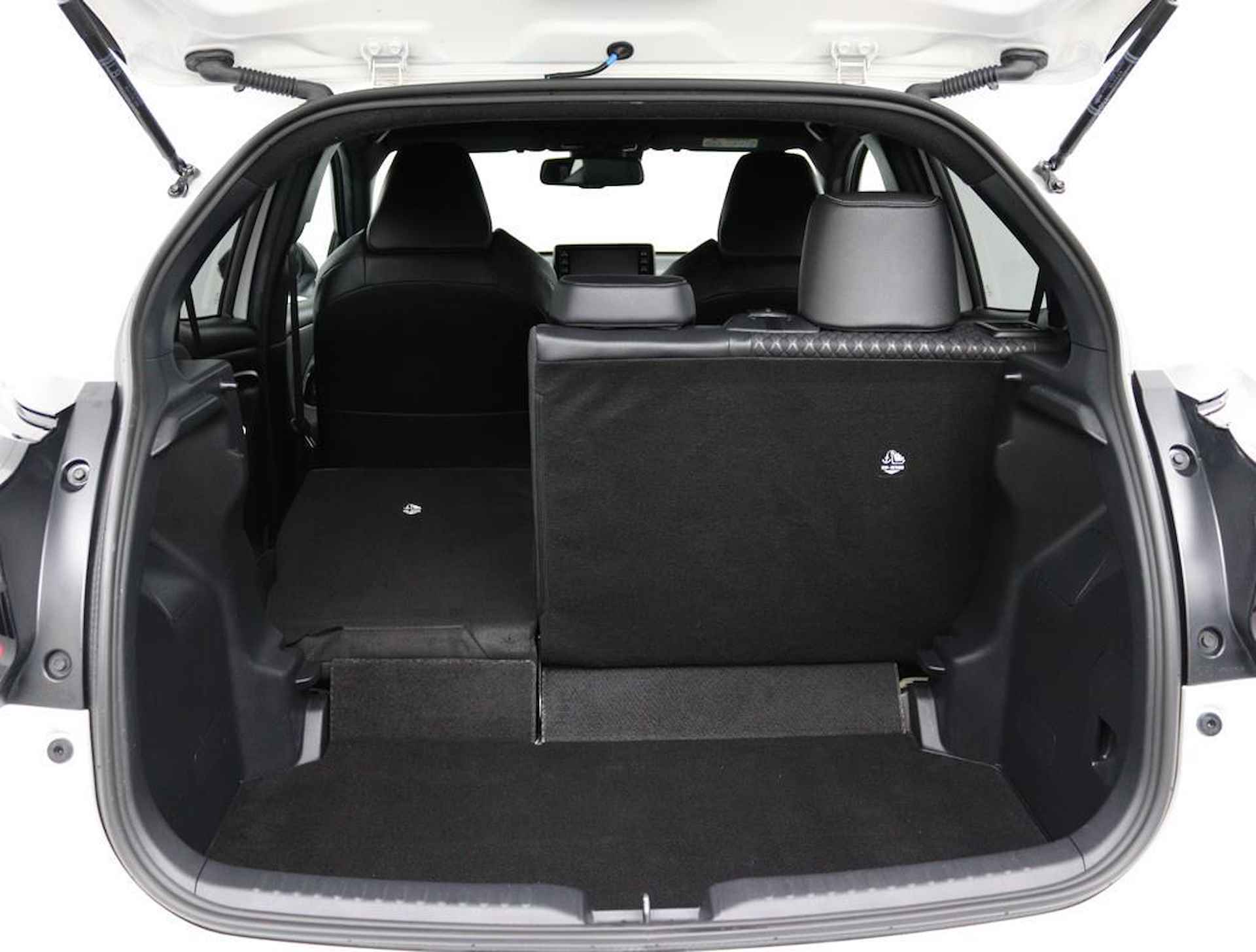 Toyota Yaris 1.5 Hybrid Executive | Navigatie | Climate-Control | Apple Carplay/Android Auto | Blindsport-Monitor | Parkeersensoren | Stootlijsten | - 36/57