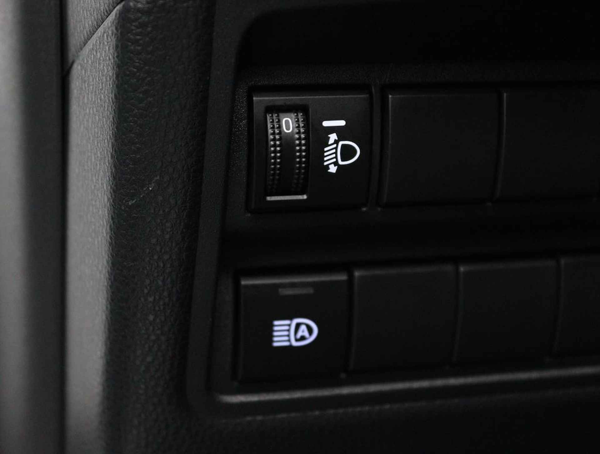 Toyota Yaris 1.5 Hybrid Executive | Navigatie | Climate-Control | Apple Carplay/Android Auto | Blindsport-Monitor | Parkeersensoren | Stootlijsten | - 39/57