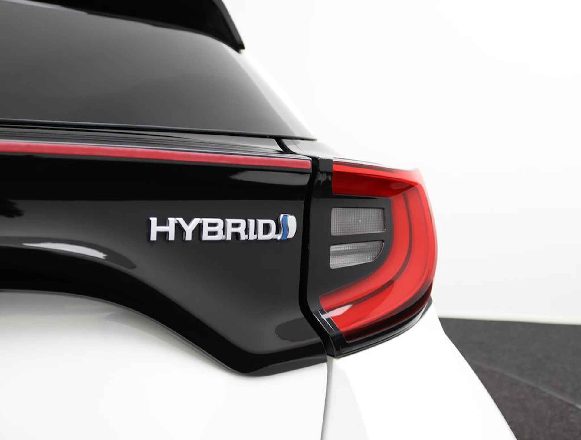 Toyota Yaris 1.5 Hybrid Executive | Navigatie | Climate-Control | Apple Carplay/Android Auto | Blindsport-Monitor | Parkeersensoren | Stootlijsten | - 44/57
