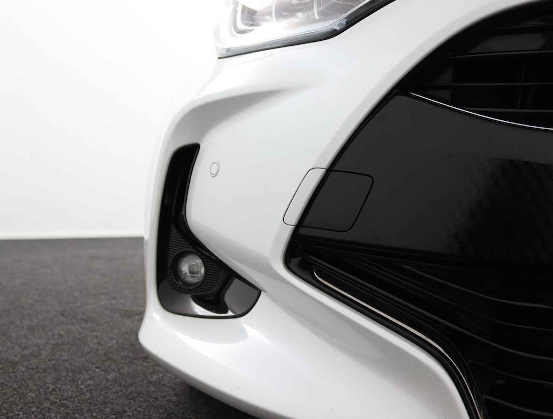 Toyota Yaris 1.5 Hybrid Executive | Navigatie | Climate-Control | Apple Carplay/Android Auto | Blindsport-Monitor | Parkeersensoren | Stootlijsten | - 45/57
