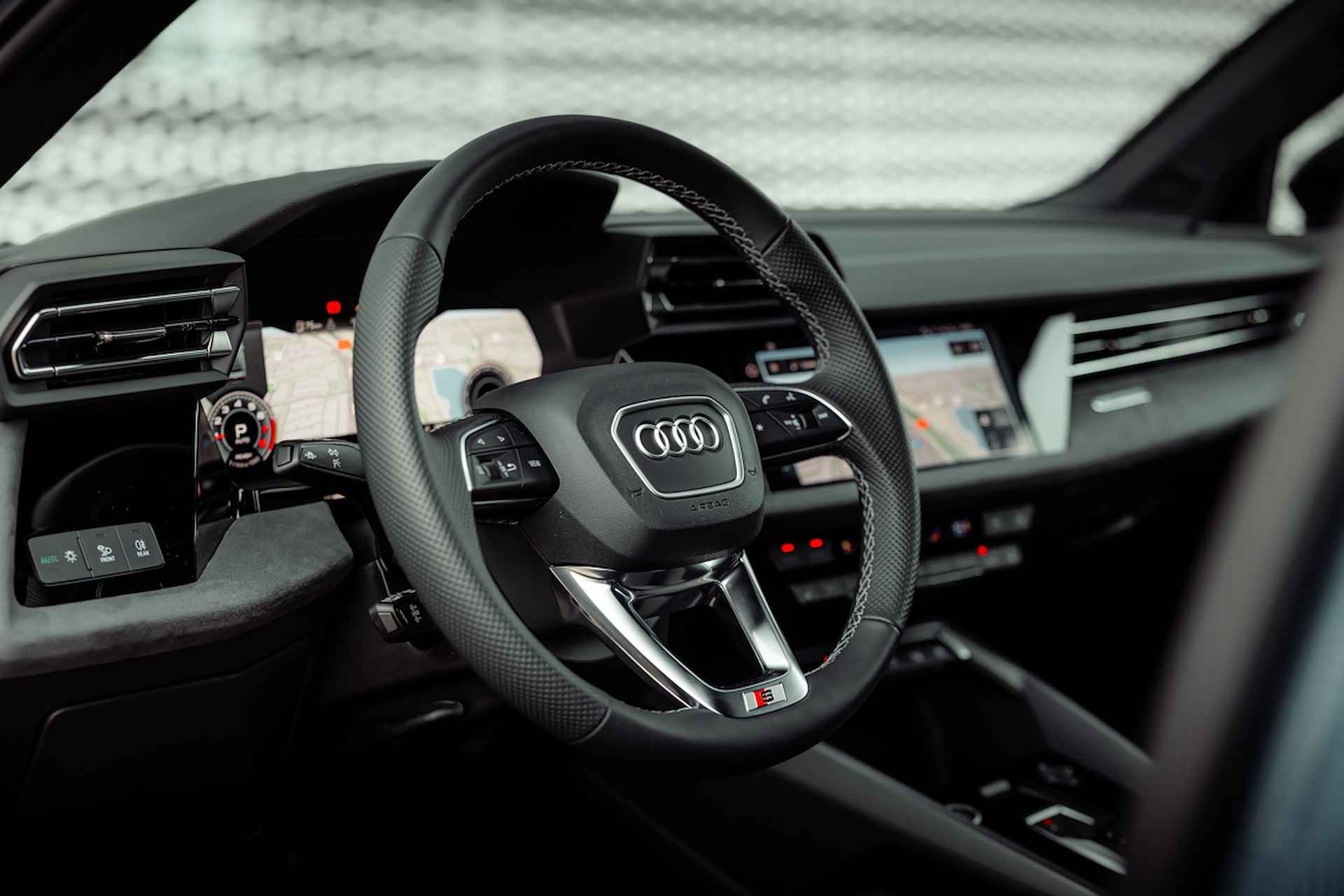 Audi A3 Limousine 35 TFSI 150pk s-tronic S edition | Head Up | SONOS | Elektr stoelen | Leder-alcantara | Matrix | Camera | 19" LM velgen | Comfortpakket plus | Dak in Zwart | Optiek zwart plus - 19/34