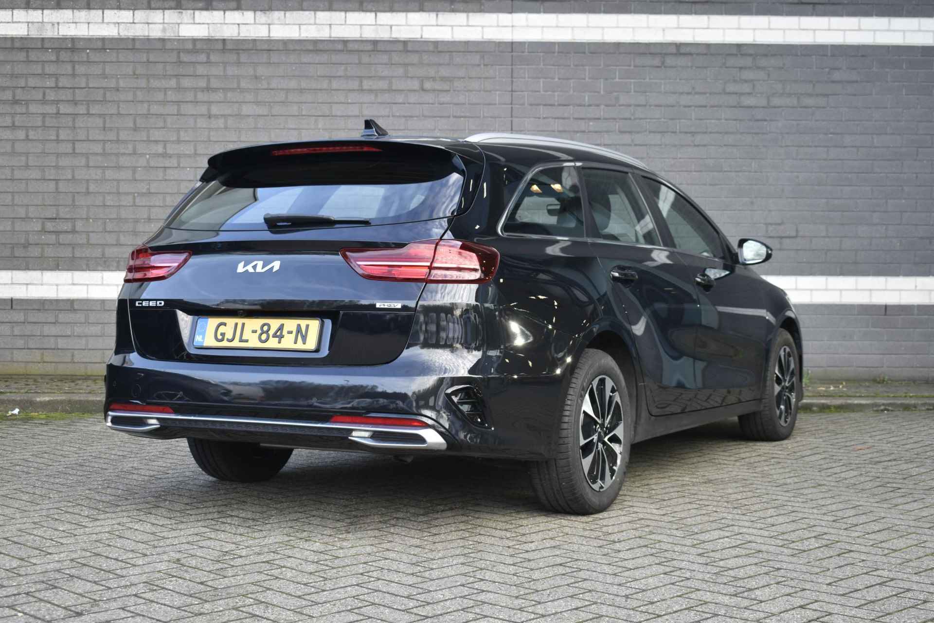 Kia Ceed Sportswagon 1.6 GDI PHEV DynamicLine / Camera / LED / PDC / Navi / Clima - 2/43