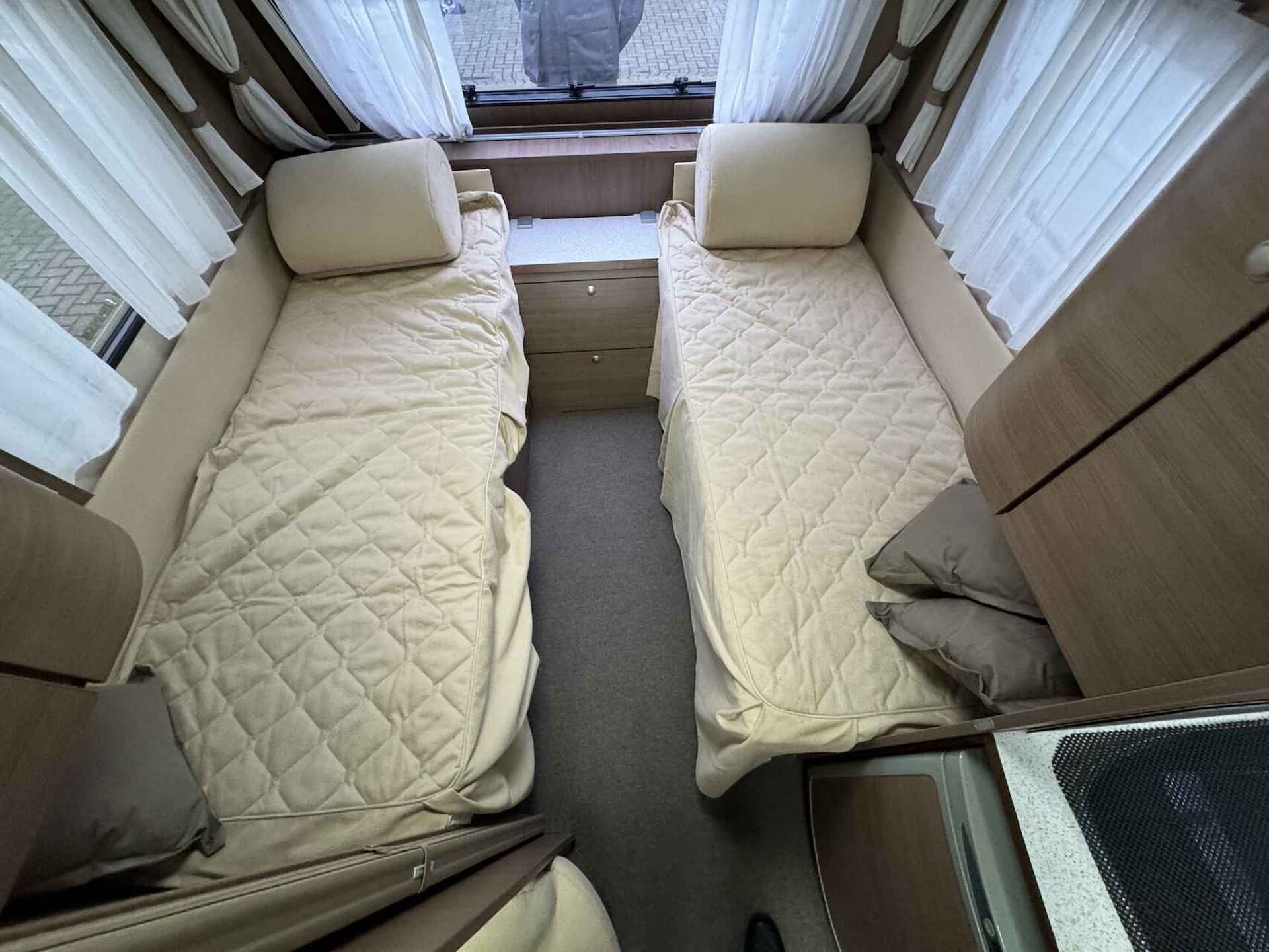 ADRIA ADIVA 513 LT, ENKELE BEDDEN, MOVER, RONDZIT, BADKAMER - 8/22