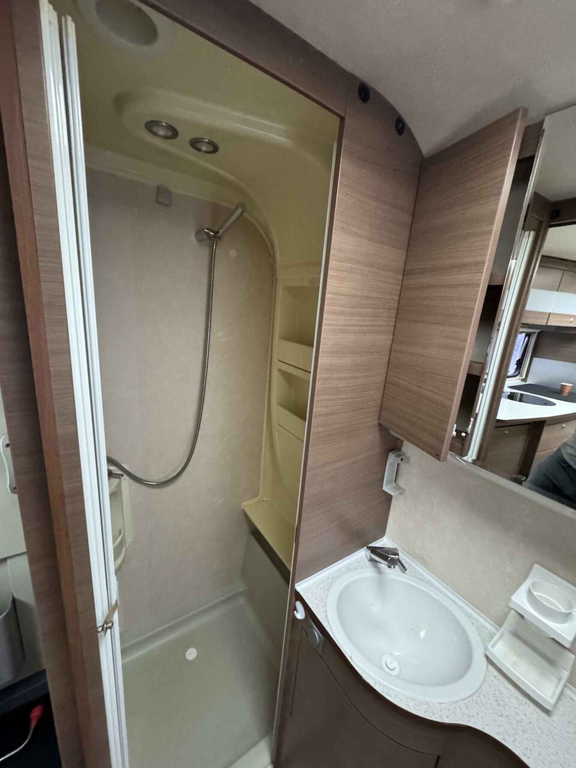 ADRIA ADIVA 513 LT, ENKELE BEDDEN, MOVER, RONDZIT, BADKAMER - 15/22