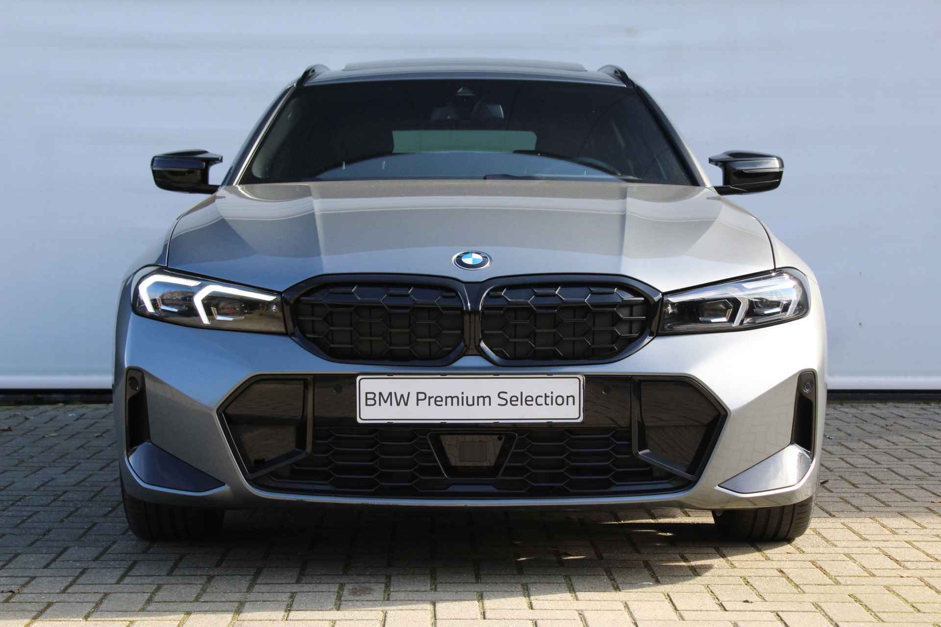 BMW 3 Serie Touring M340d xDrive High Executive Automaat / Panoramadak / Trekhaak / Adaptieve LED / Active Cruise Control / Comfort Access / Parking Assistant - 3/28