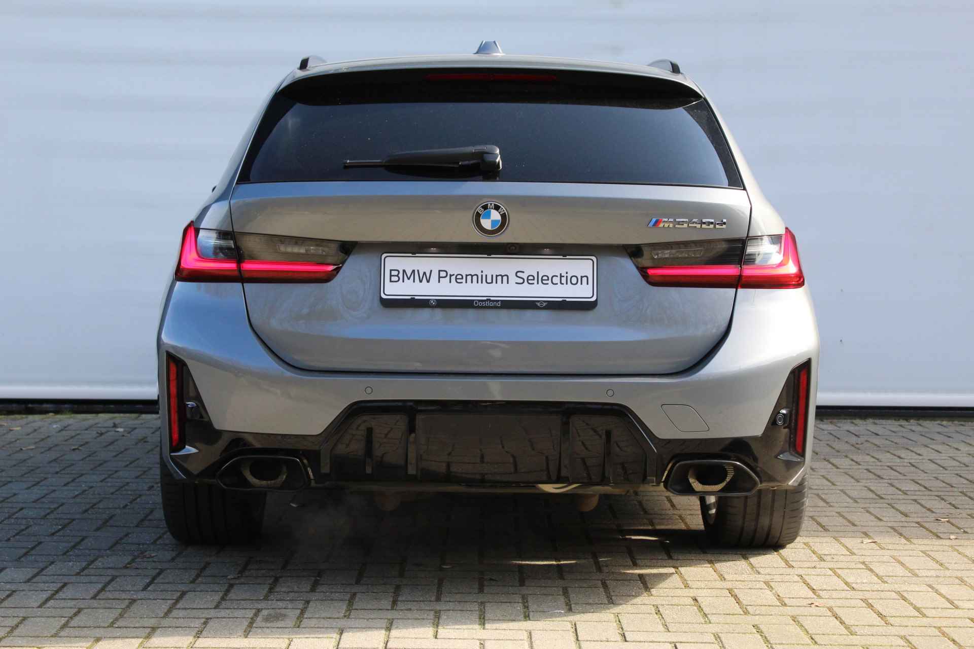 BMW 3 Serie Touring M340d xDrive High Executive Automaat / Panoramadak / Trekhaak / Adaptieve LED / Active Cruise Control / Comfort Access / Parking Assistant - 4/28