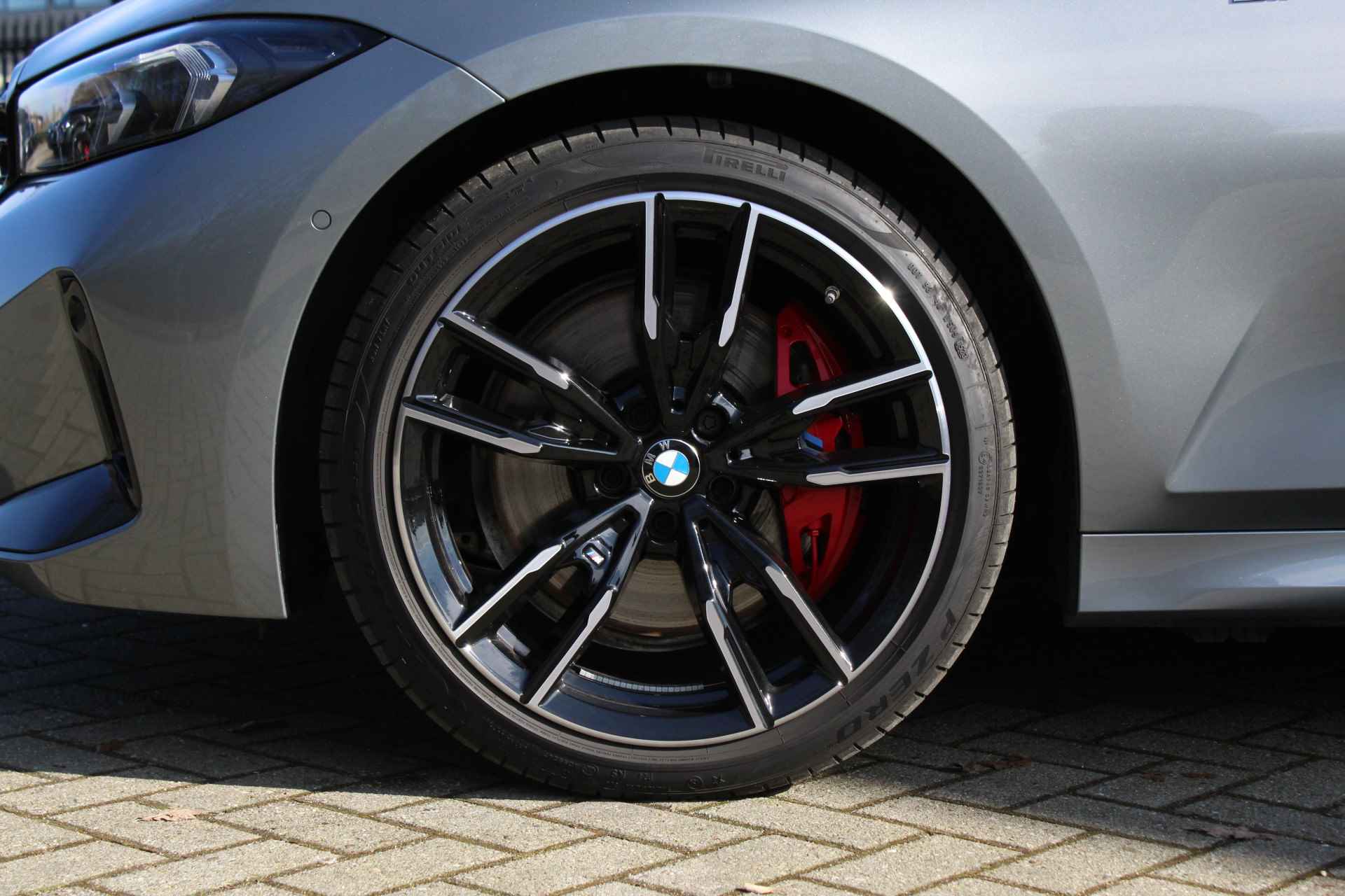 BMW 3 Serie Touring M340d xDrive High Executive Automaat / Panoramadak / Trekhaak / Adaptieve LED / Active Cruise Control / Comfort Access / Parking Assistant - 10/28