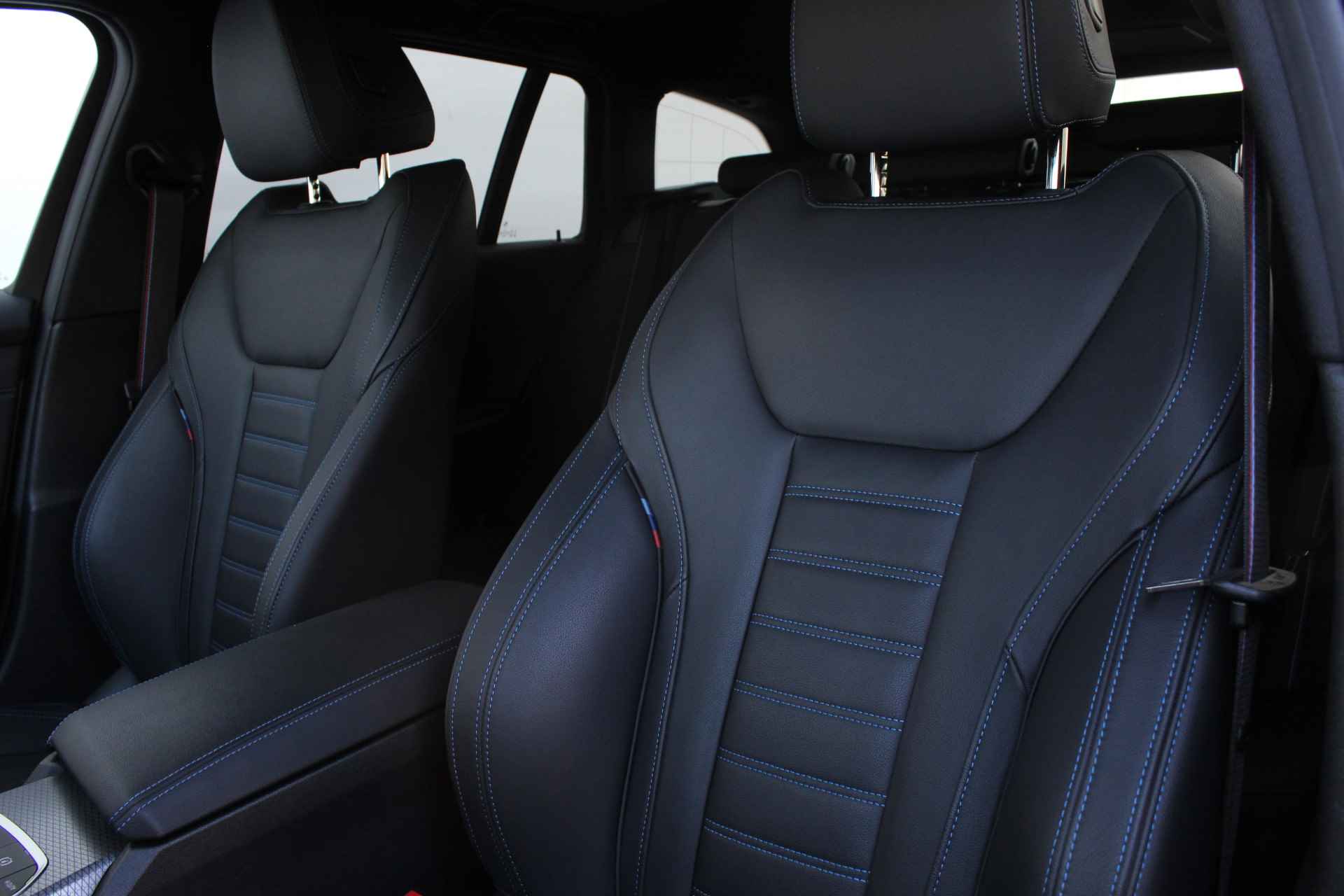 BMW 3 Serie Touring M340d xDrive High Executive Automaat / Panoramadak / Trekhaak / Adaptieve LED / Active Cruise Control / Comfort Access / Parking Assistant - 14/28