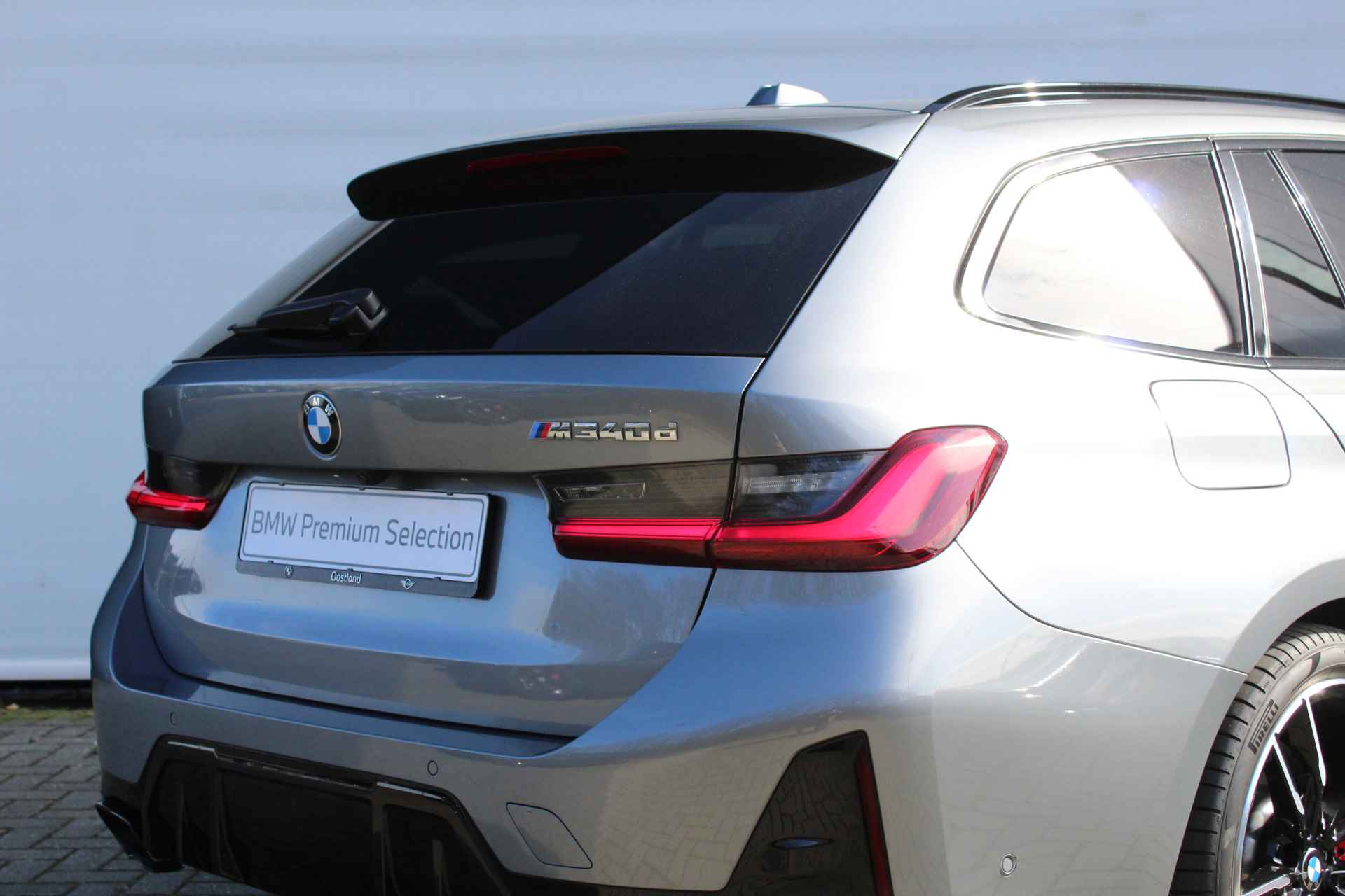 BMW 3 Serie Touring M340d xDrive High Executive Automaat / Panoramadak / Trekhaak / Adaptieve LED / Active Cruise Control / Comfort Access / Parking Assistant - 16/28