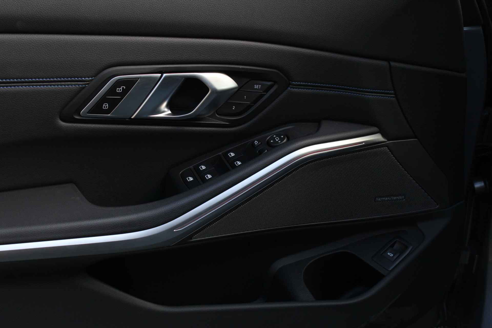 BMW 3 Serie Touring M340d xDrive High Executive Automaat / Panoramadak / Trekhaak / Adaptieve LED / Active Cruise Control / Comfort Access / Parking Assistant - 18/28