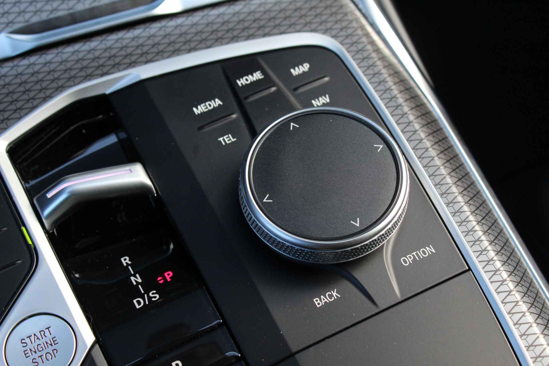 BMW 3 Serie Touring M340d xDrive High Executive Automaat / Panoramadak / Trekhaak / Adaptieve LED / Active Cruise Control / Comfort Access / Parking Assistant - 22/28