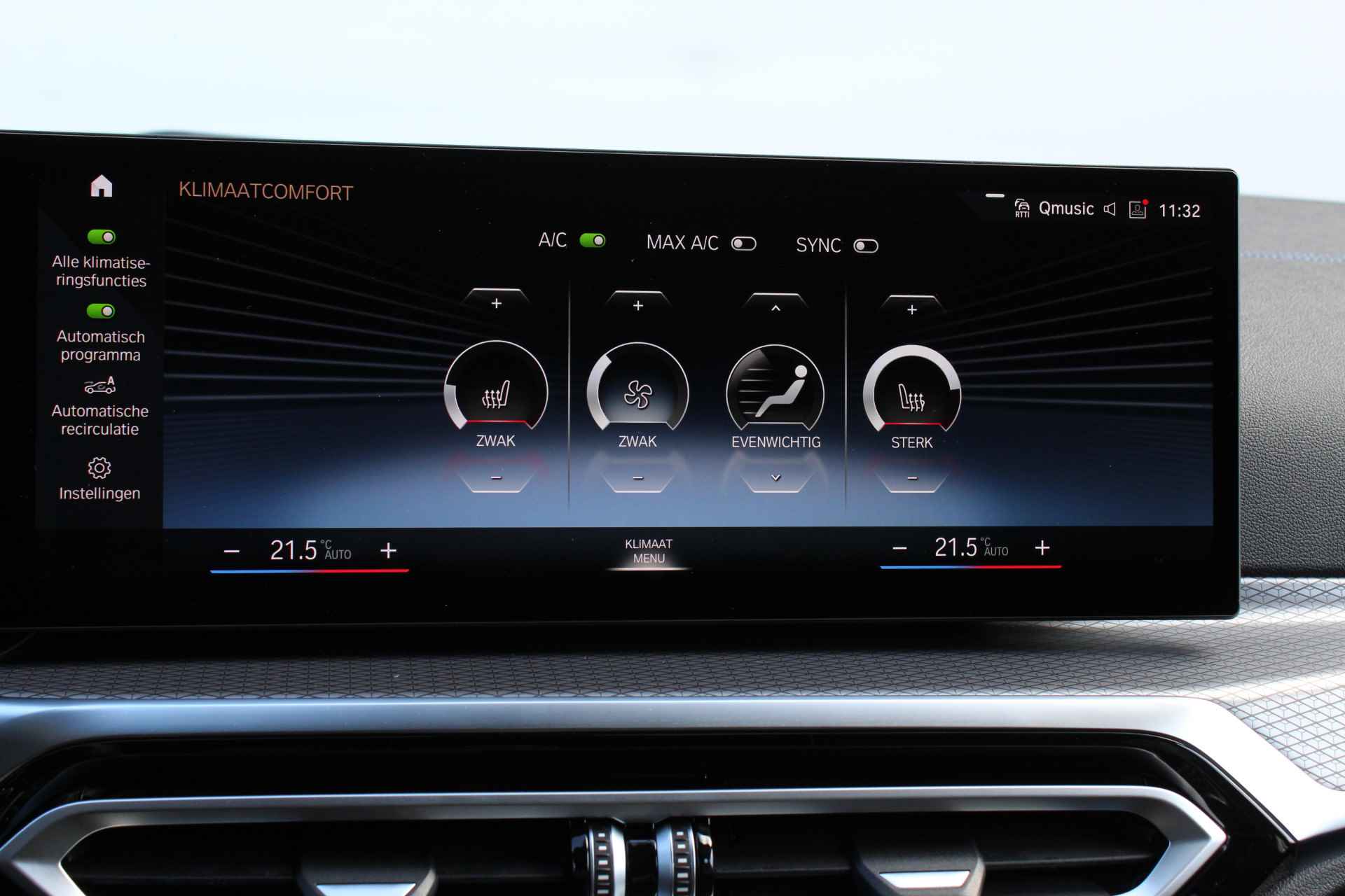 BMW 3 Serie Touring M340d xDrive High Executive Automaat / Panoramadak / Trekhaak / Adaptieve LED / Active Cruise Control / Comfort Access / Parking Assistant - 24/28