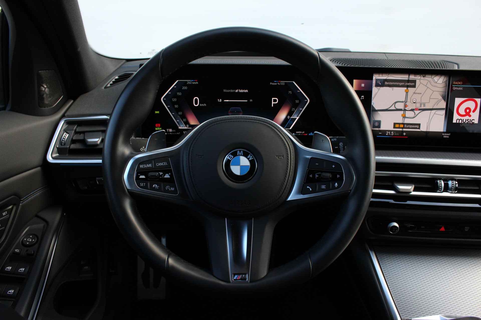 BMW 3 Serie Touring M340d xDrive High Executive Automaat / Panoramadak / Trekhaak / Adaptieve LED / Active Cruise Control / Comfort Access / Parking Assistant - 25/28