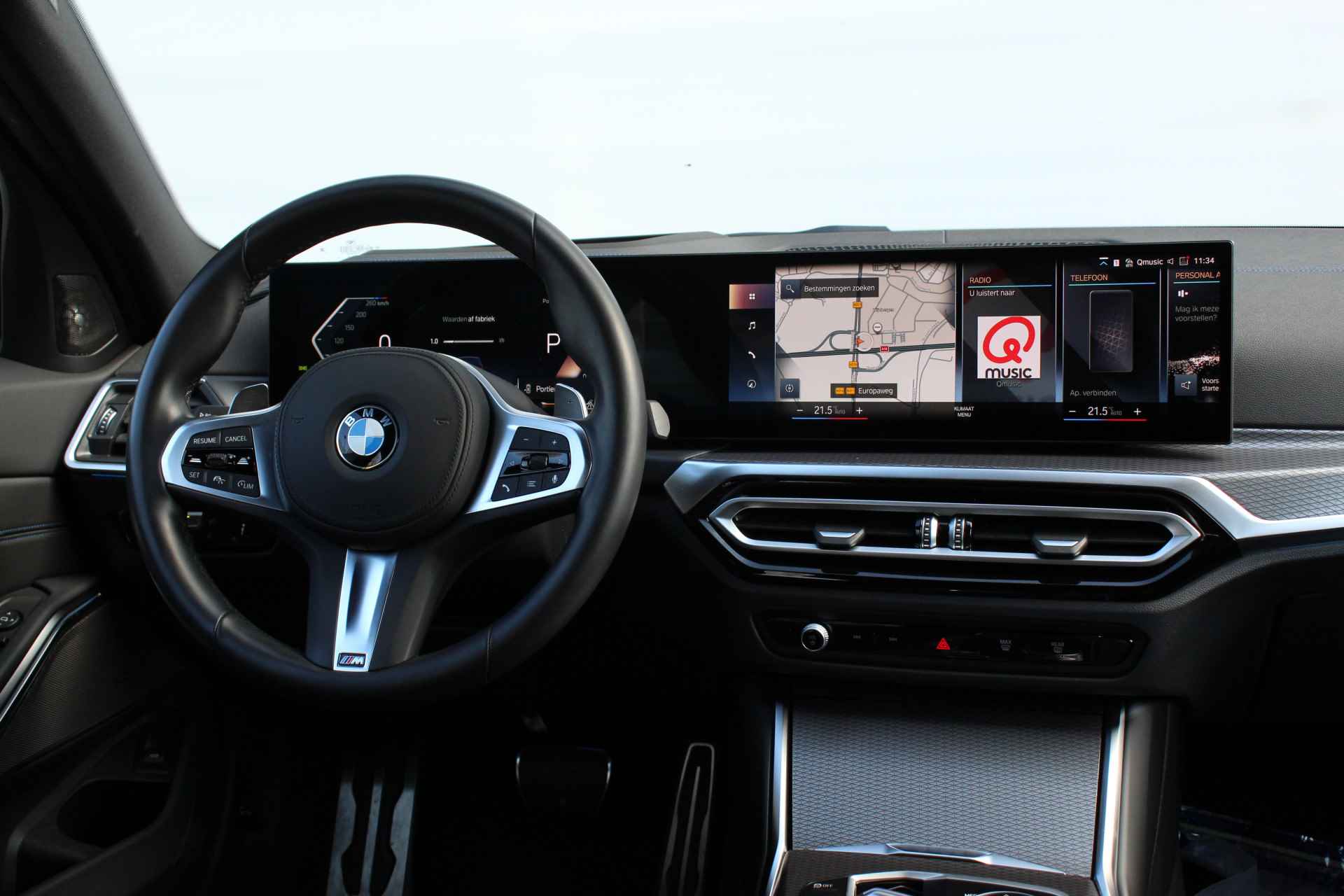 BMW 3 Serie Touring M340d xDrive High Executive Automaat / Panoramadak / Trekhaak / Adaptieve LED / Active Cruise Control / Comfort Access / Parking Assistant - 27/28