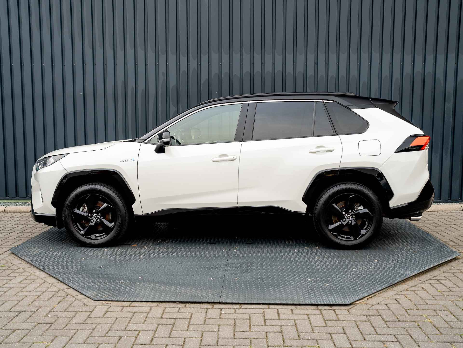 Toyota RAV4 2.5 Hybrid Bi-Tone | 360 Camera | JBL | Dodehoek sensoren | Prijs Rijklaar!! - 4/45