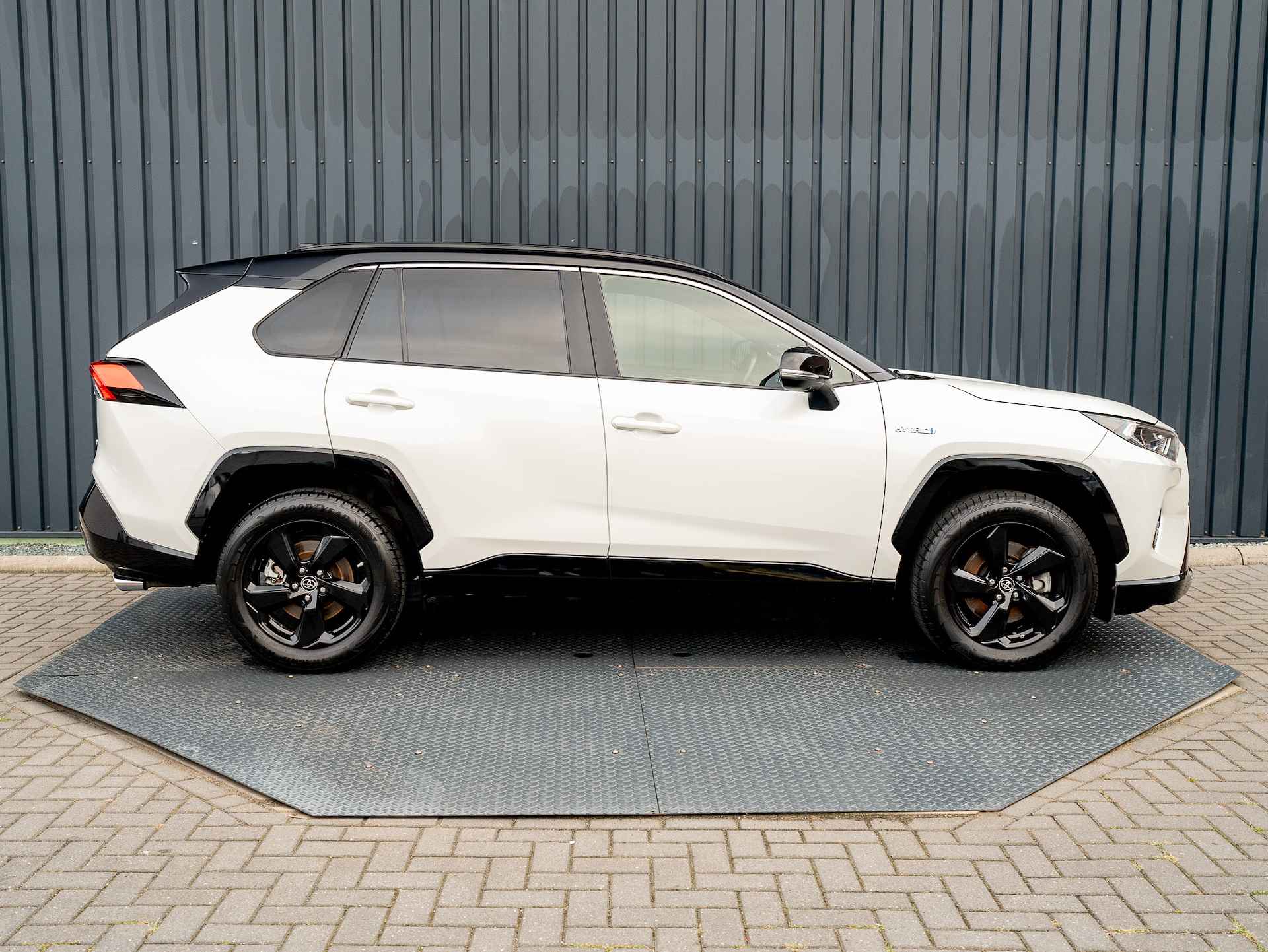 Toyota RAV4 2.5 Hybrid Bi-Tone | 360 Camera | JBL | Dodehoek sensoren | Prijs Rijklaar!! - 24/45