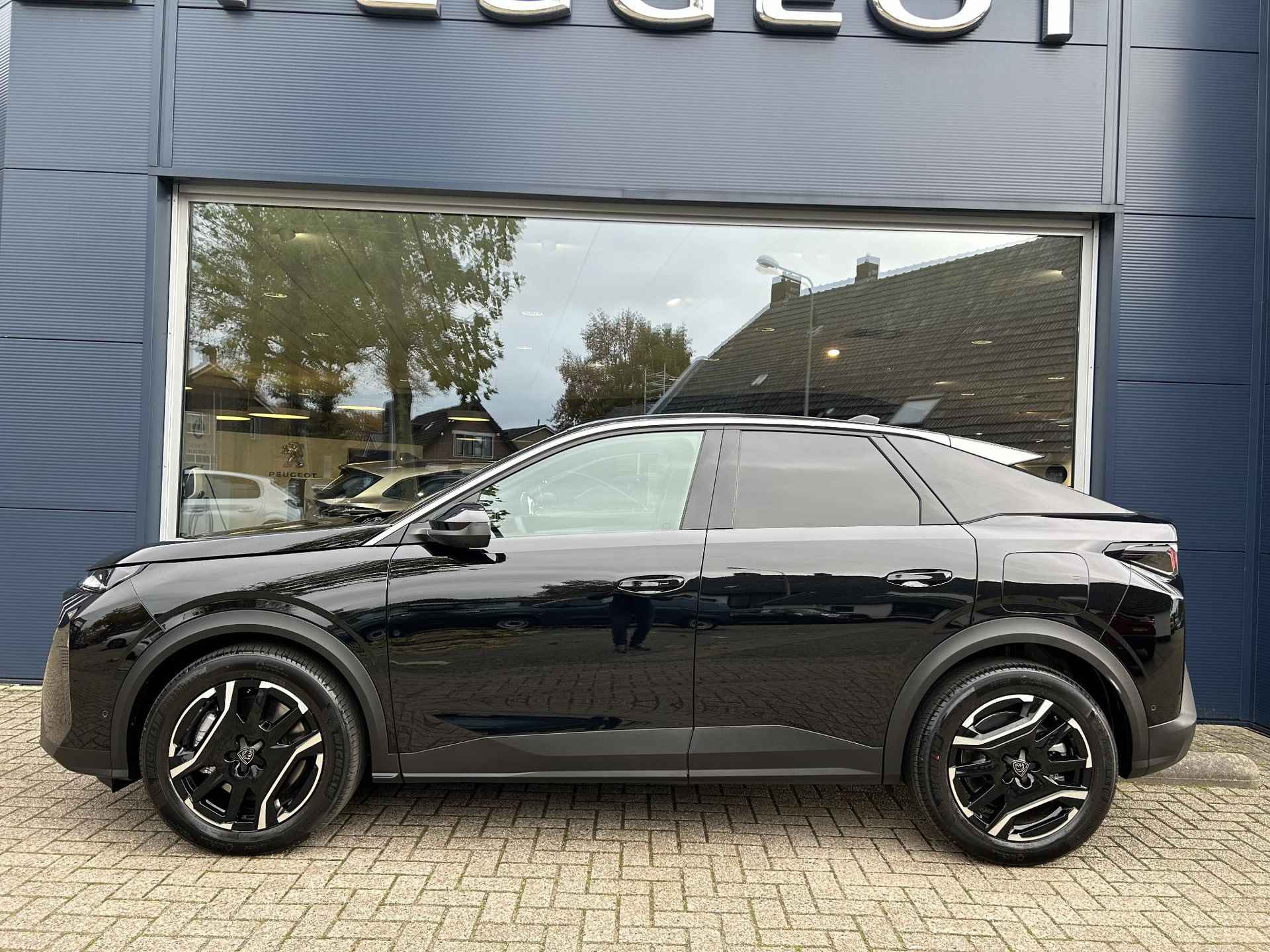 Peugeot e-3008 Allure Avantage 73 kWh | Nieuw uit voorraad leverbaar | Meerdere Kleuren ! | € 42.900 na Subsidie | Tot 520 KM Actieradius | Panoramic Navigation | 360 Graden Camera | Adaptieve Cruise Control | Dode Hoek Signalering | Climate Control | 19" Lichtmetalen Velgen | - 7/53