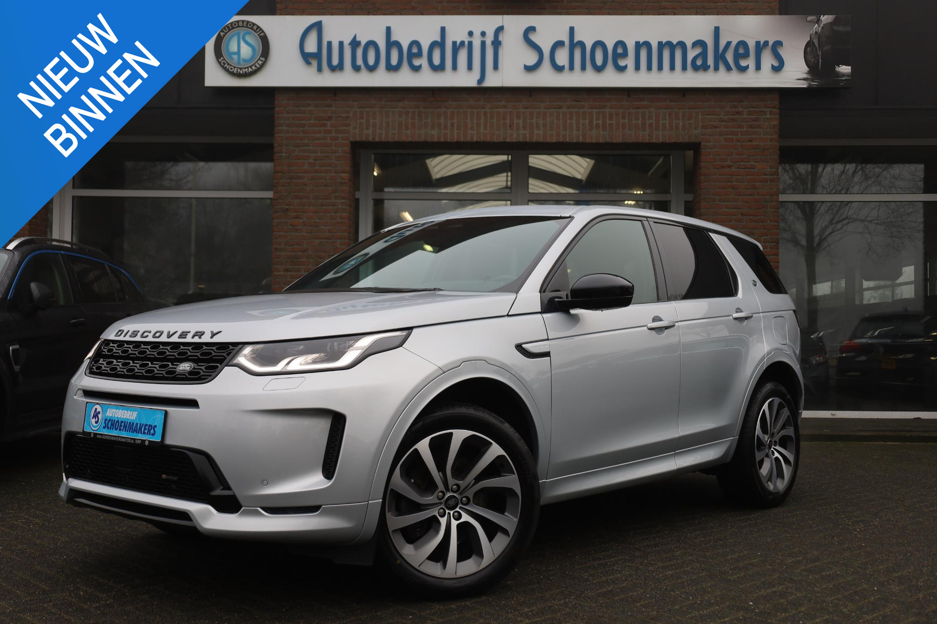 Land Rover Discovery Sport P300e 1.5 R-Dynamic PANO WINDSOR-LEER MEMORY ELEK.TREKHAAK 20"LMV CAMERA RUITVERWARMING MERIDIAN GSM-LADER ELEK.LAADKLEP 4x4 STOELVERW. ZWARTE-HEMEL NAVI