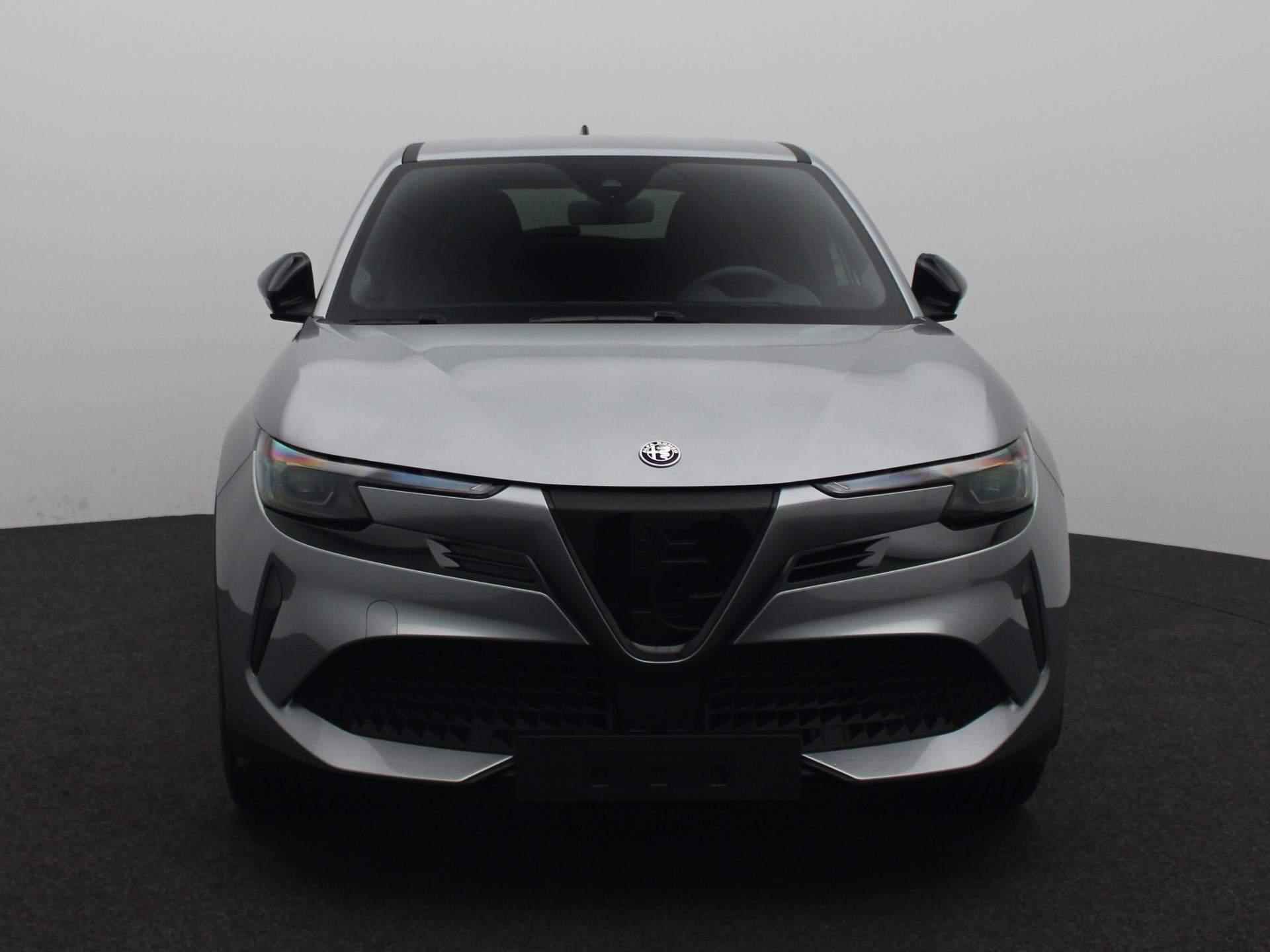 Alfa Romeo Junior Elettrica Speciale 54 kWh | Direct Leverbaar | Private Lease Vanaf €569,- Per Maand | - 17/24