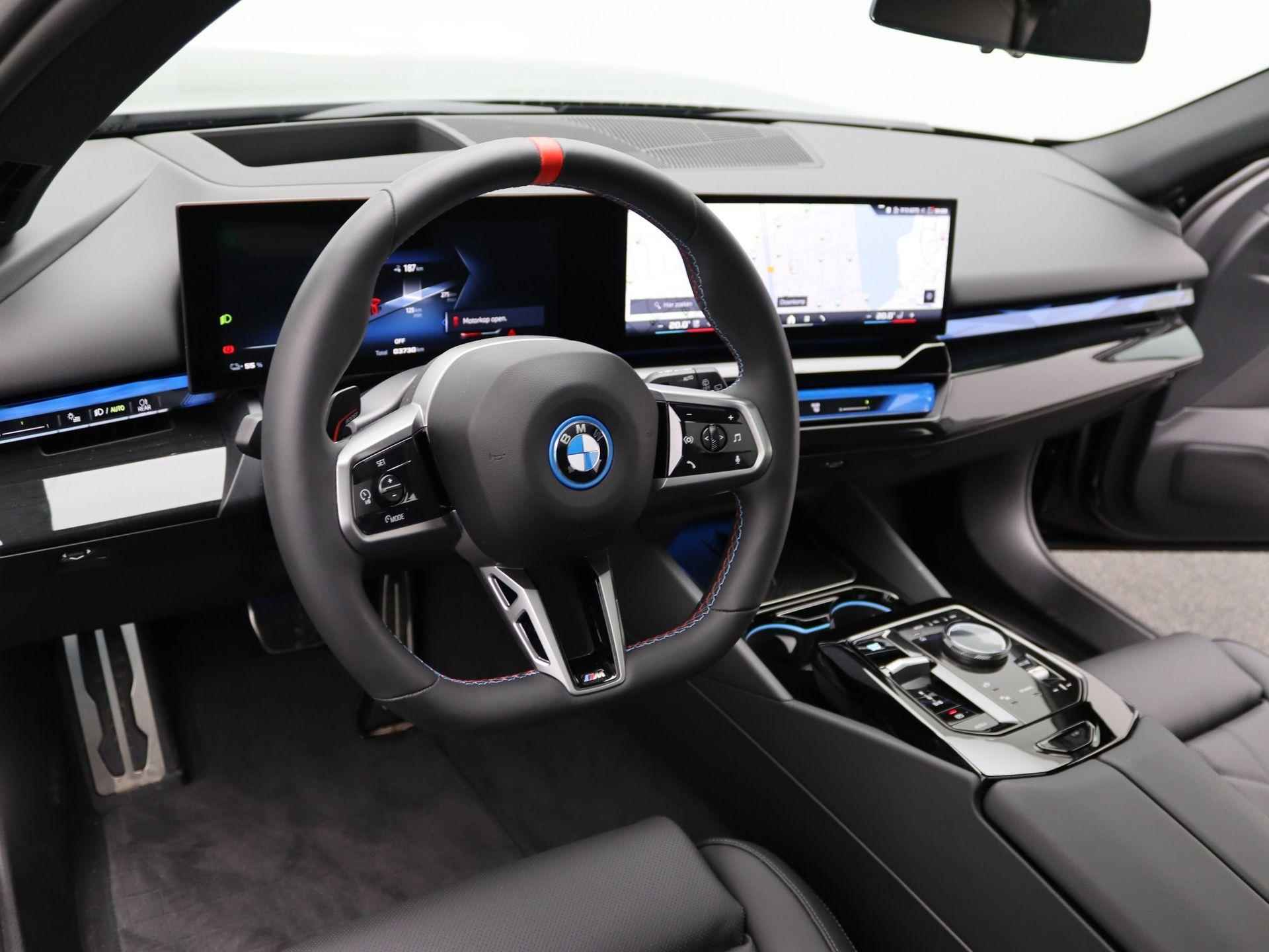 BMW i5 Touring M60 xDrive 84 kWh | 21'' inch Individual Velgen | 600Pk | B&W-audio| Elektrische trekhaak - 31/54