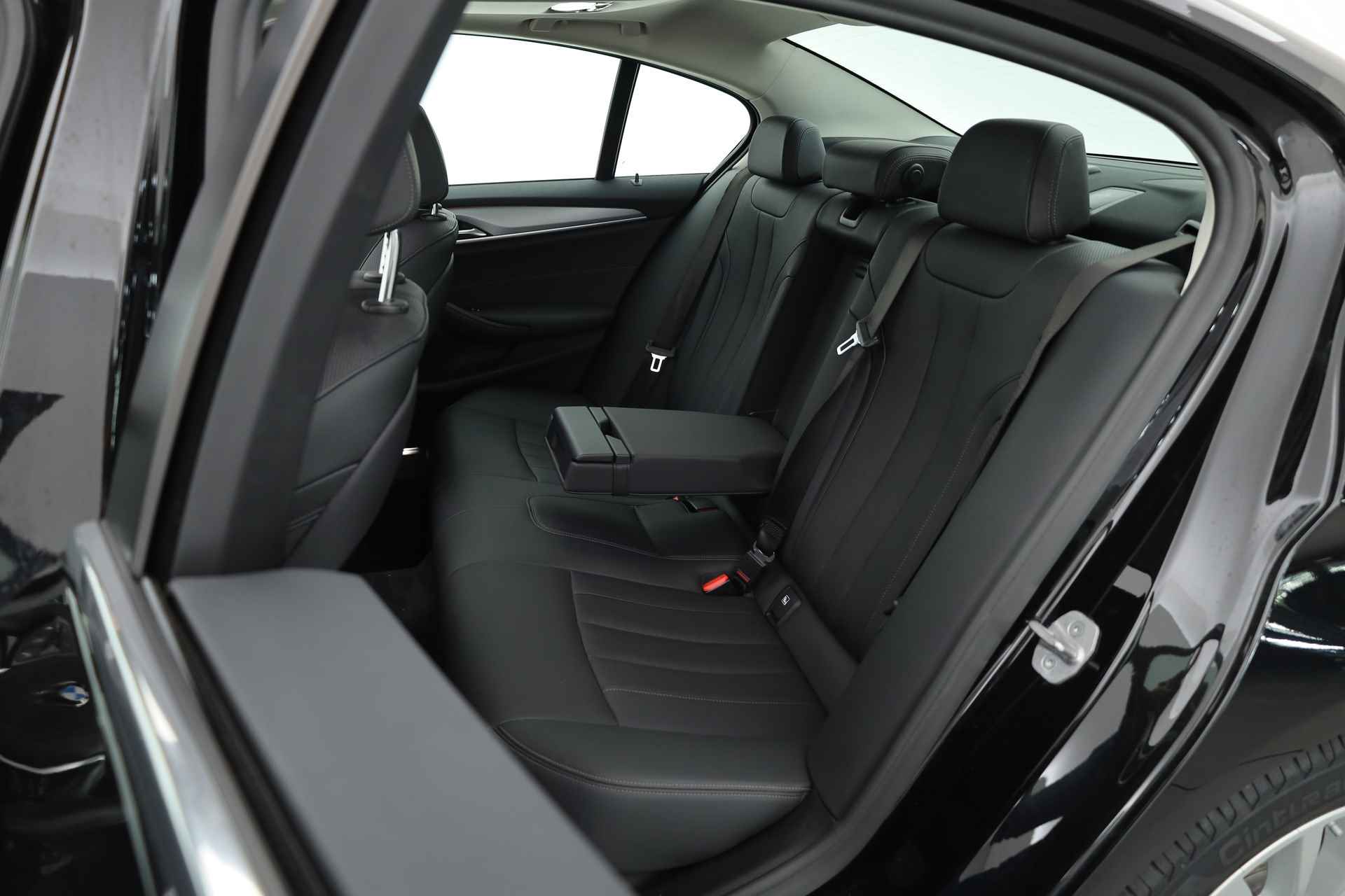 BMW 5 Serie 520D EXECUTIVE | Schuifdak | Headup | Camera | Sportstoelen - 21/30