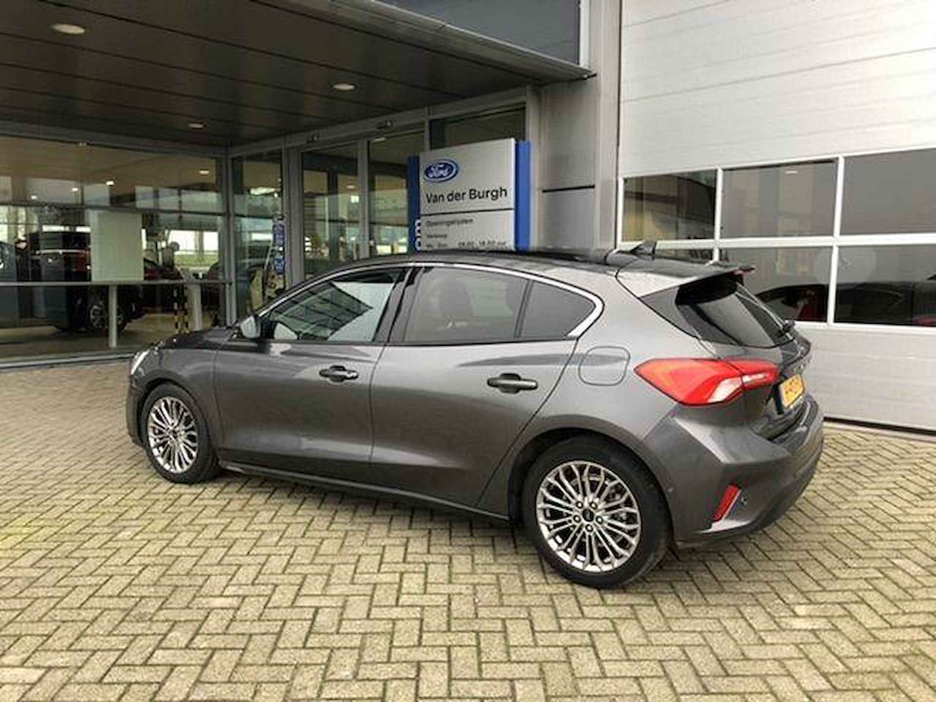 Ford Focus 1.5 TDCi 120pk 5-deurs Titanium - 2/24