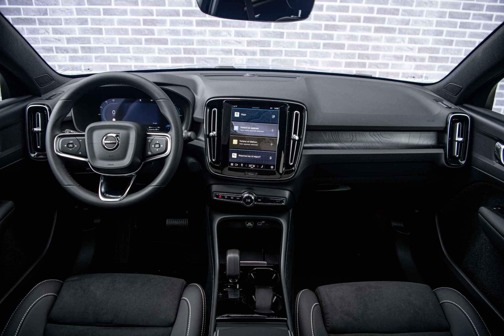Volvo C40 Single Motor Extended Range Plus 82 kWh | Uit Vooraad Leverbaar | Donker Glas | Trekhaak | Nubuck Interieur | Adaptieve Cruise Control | - 7/37