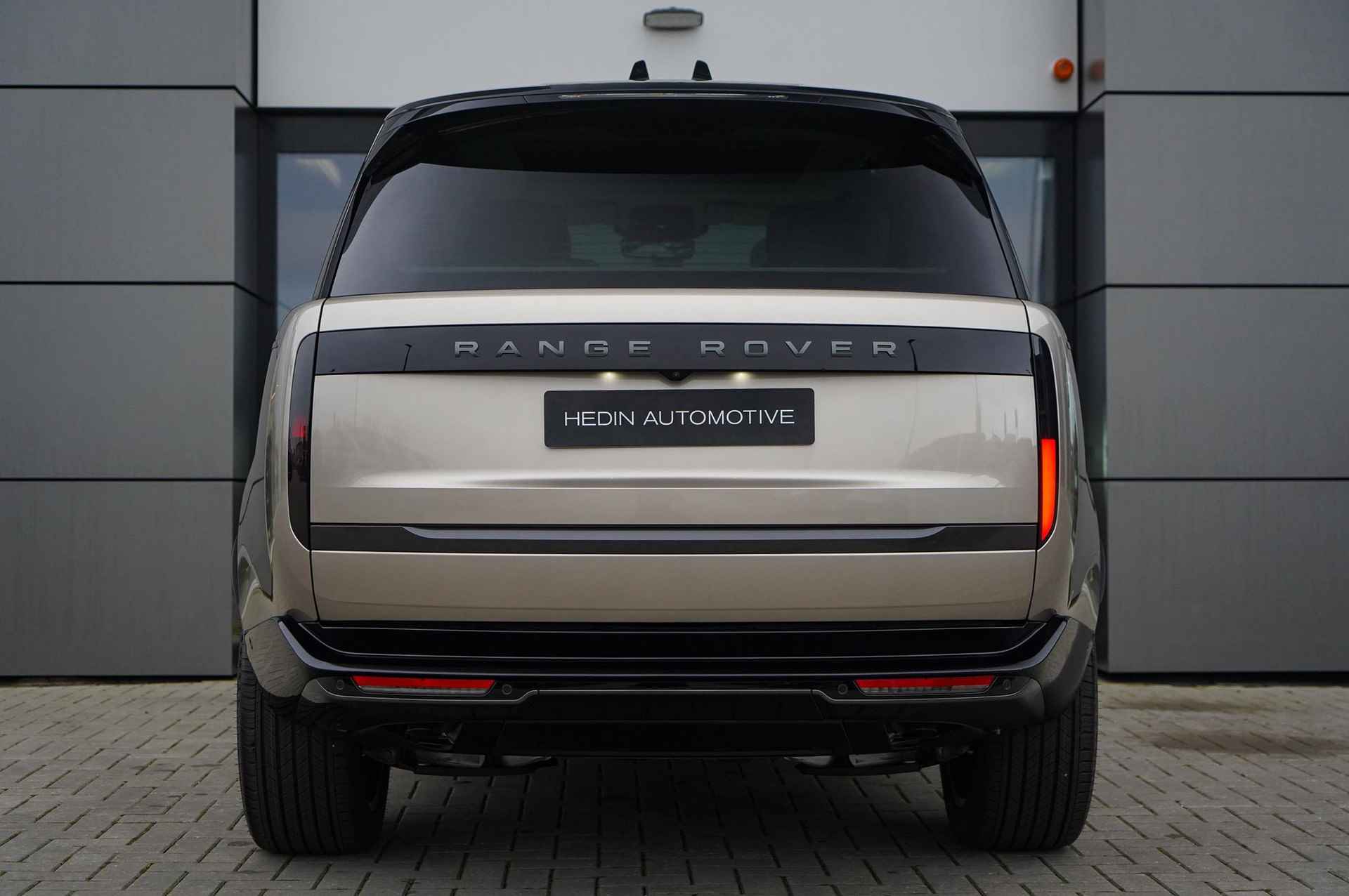 Land Rover Range Rover P460e Autobiography PHEV | Batumi Gold | Rear Seat Entertainment | Perlino Leather | - 5/39