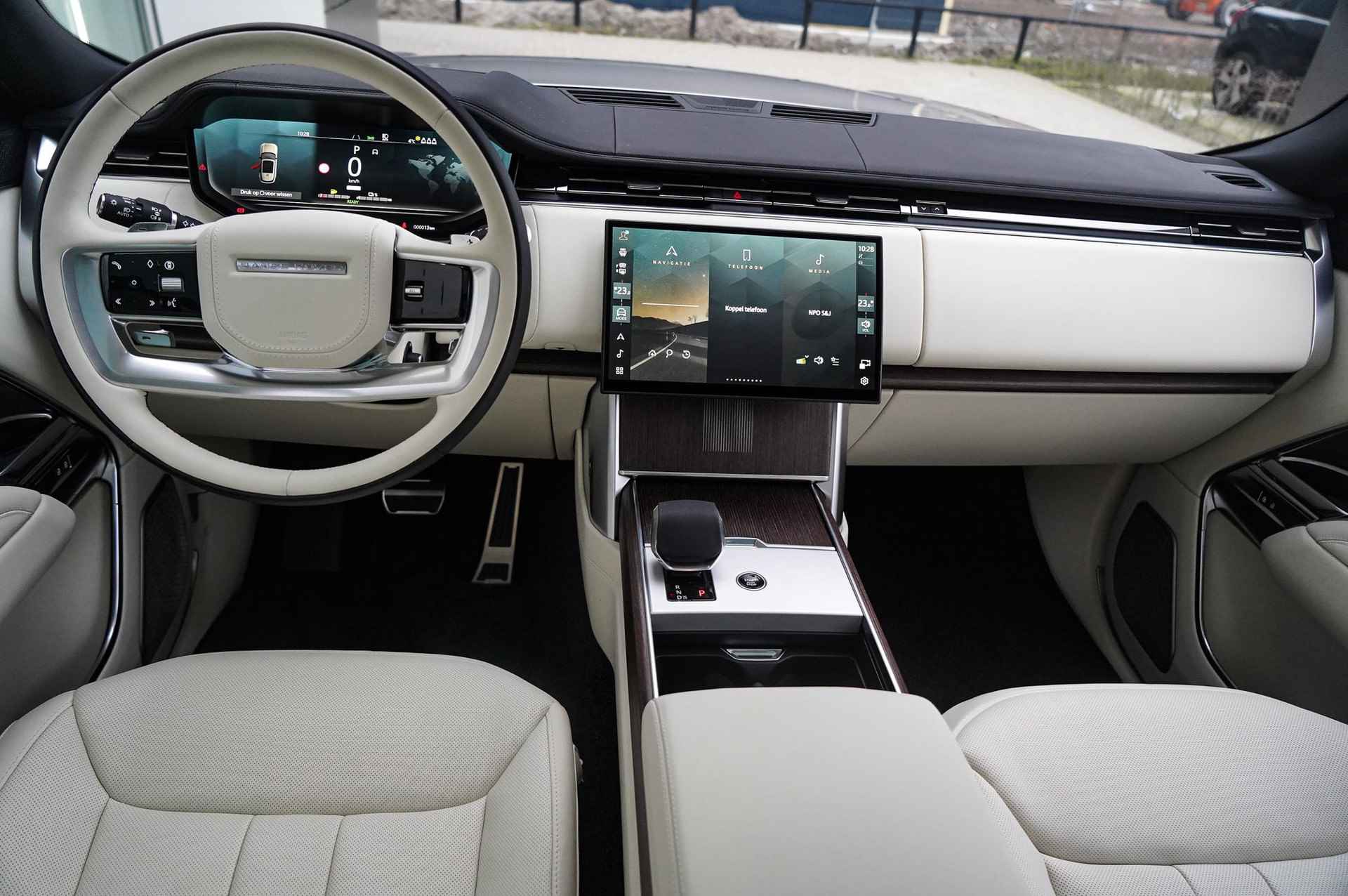 Land Rover Range Rover P460e Autobiography PHEV | Batumi Gold | Rear Seat Entertainment | Perlino Leather | - 15/39