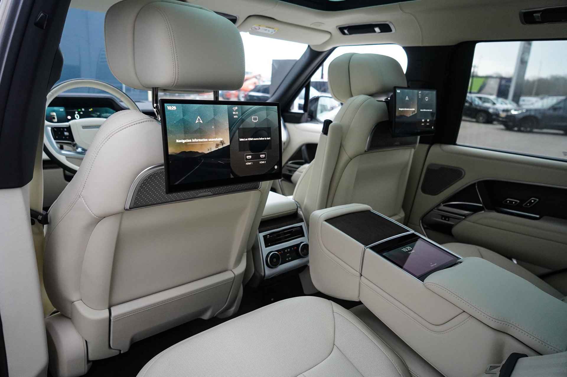 Land Rover Range Rover P460e Autobiography PHEV | Batumi Gold | Rear Seat Entertainment | Perlino Leather | - 16/39