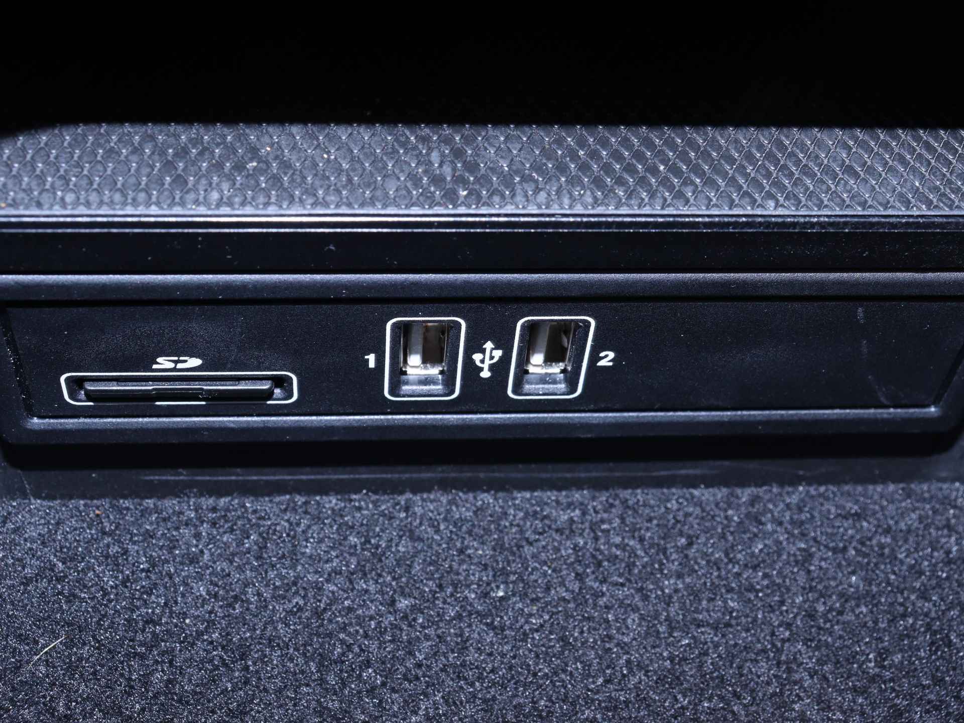 Mercedes-Benz C-Klasse 200 Ambition | Panoramadak | Parkeersensoren + Camera | Stoelverwarming | Cruise control | - 29/43