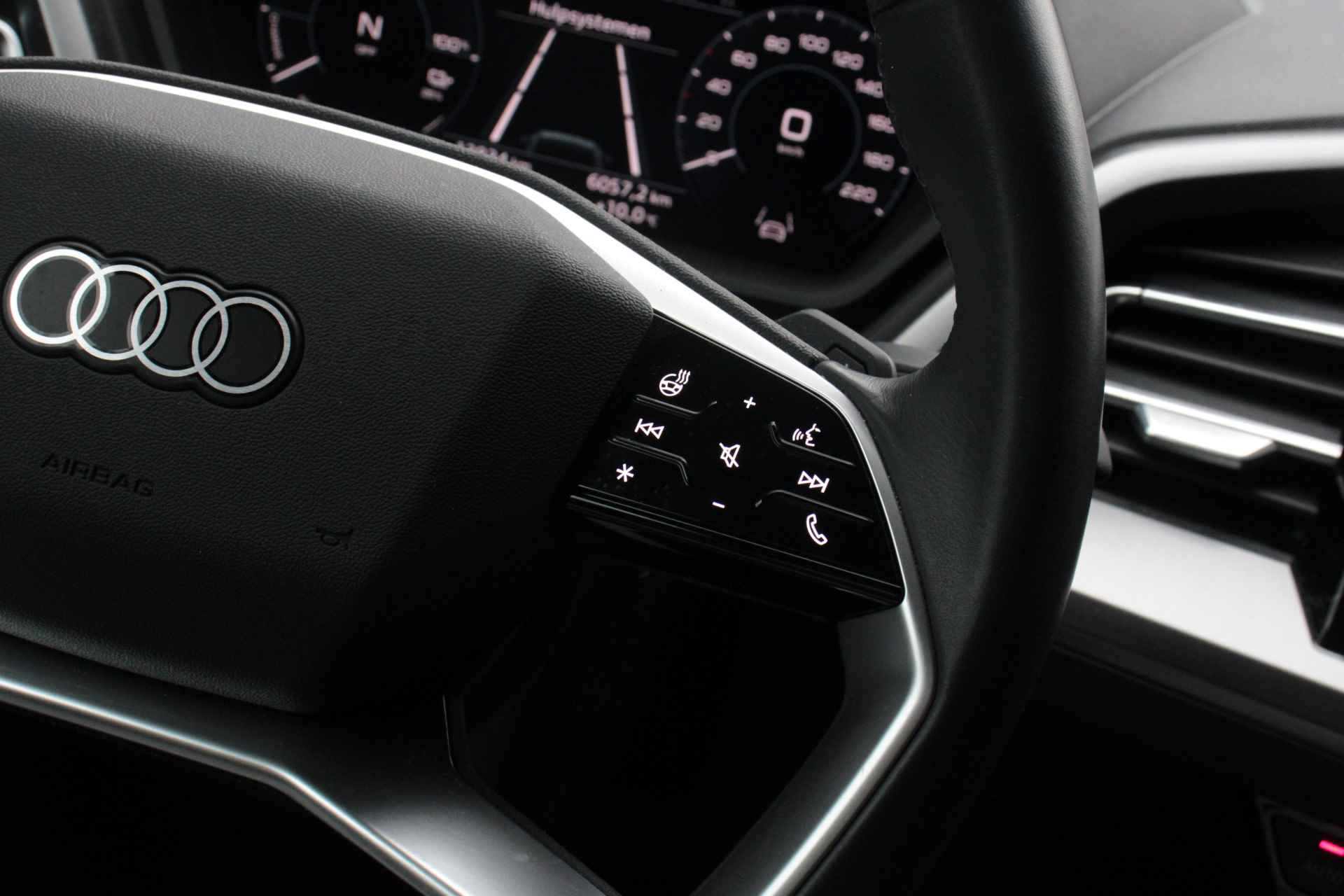 Audi Q4 e-tron 40 Advanced edition 77 kWh | Matrix LED | Camera | Lederen sportstoelen | Adaptive Cruise | Dodehoek sensoren - 16/18