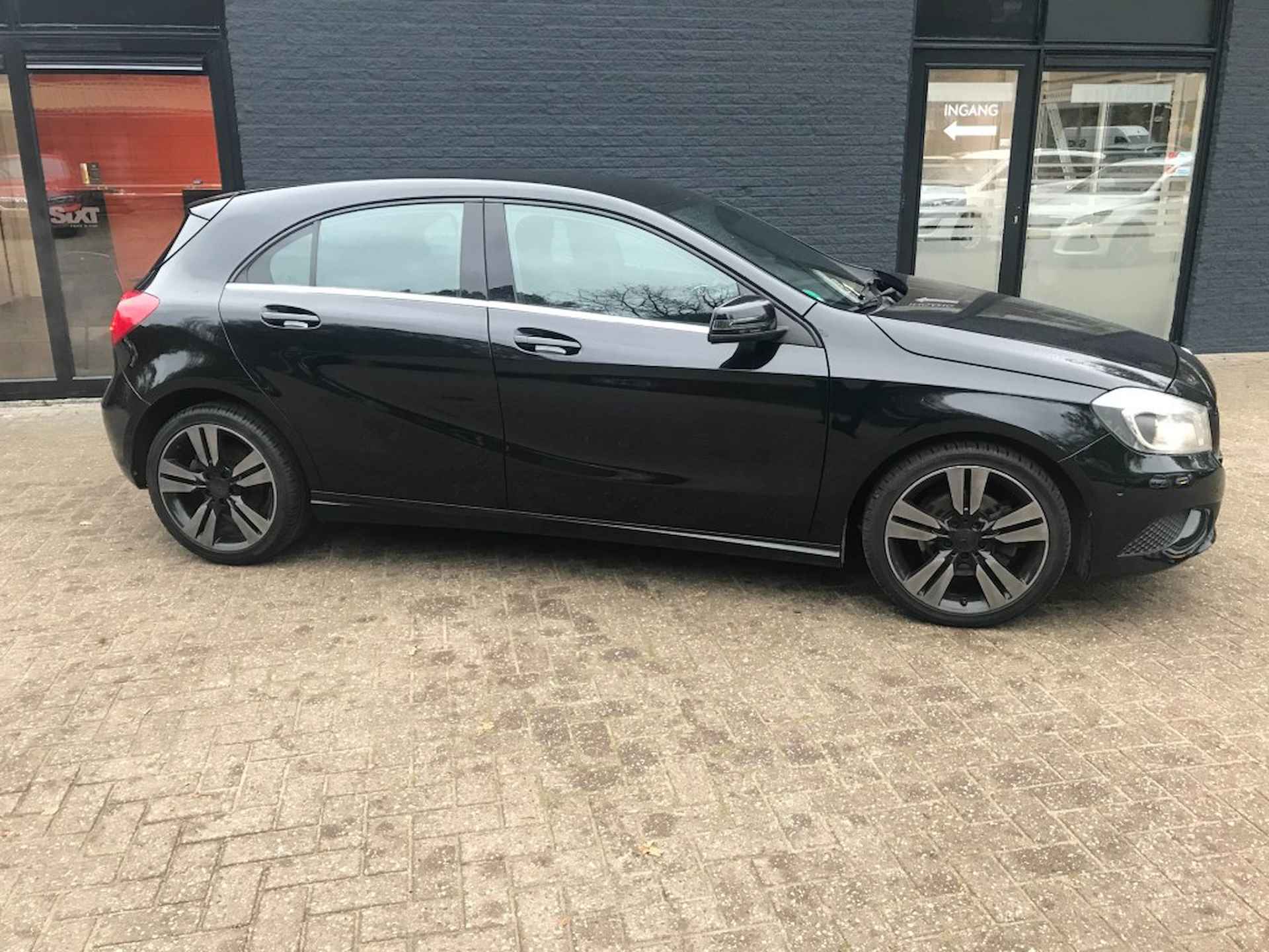 MERCEDES-BENZ A-klasse a200 **automaat/nieuw model** - 4/25