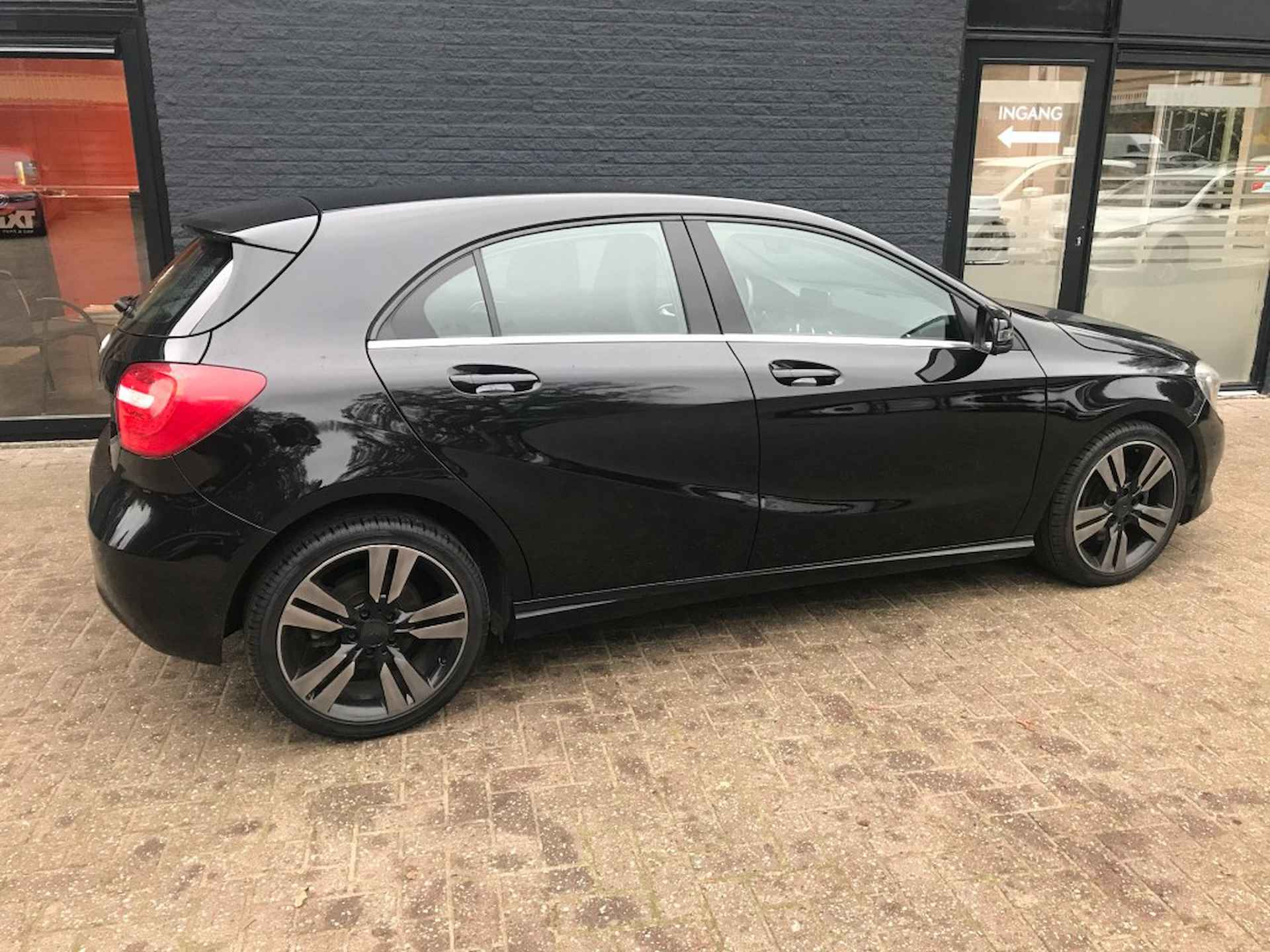 MERCEDES-BENZ A-klasse a200 **automaat/nieuw model** - 5/25