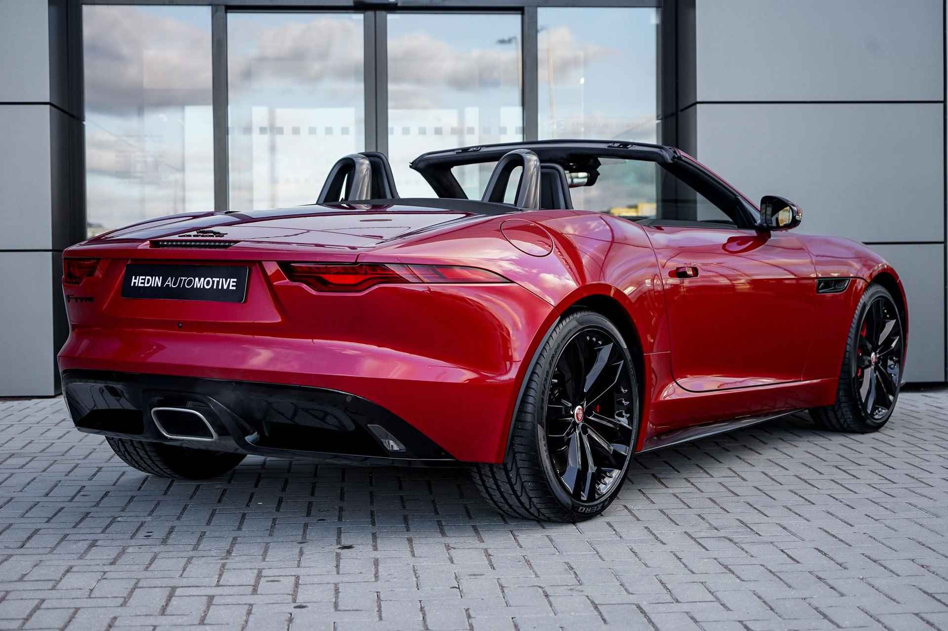 Jaguar F-TYPE P300 RWD R-Dynamic Black | Convertible | Meridian Audio | 20" Gloss Black | Sportuitlaat - 2/27