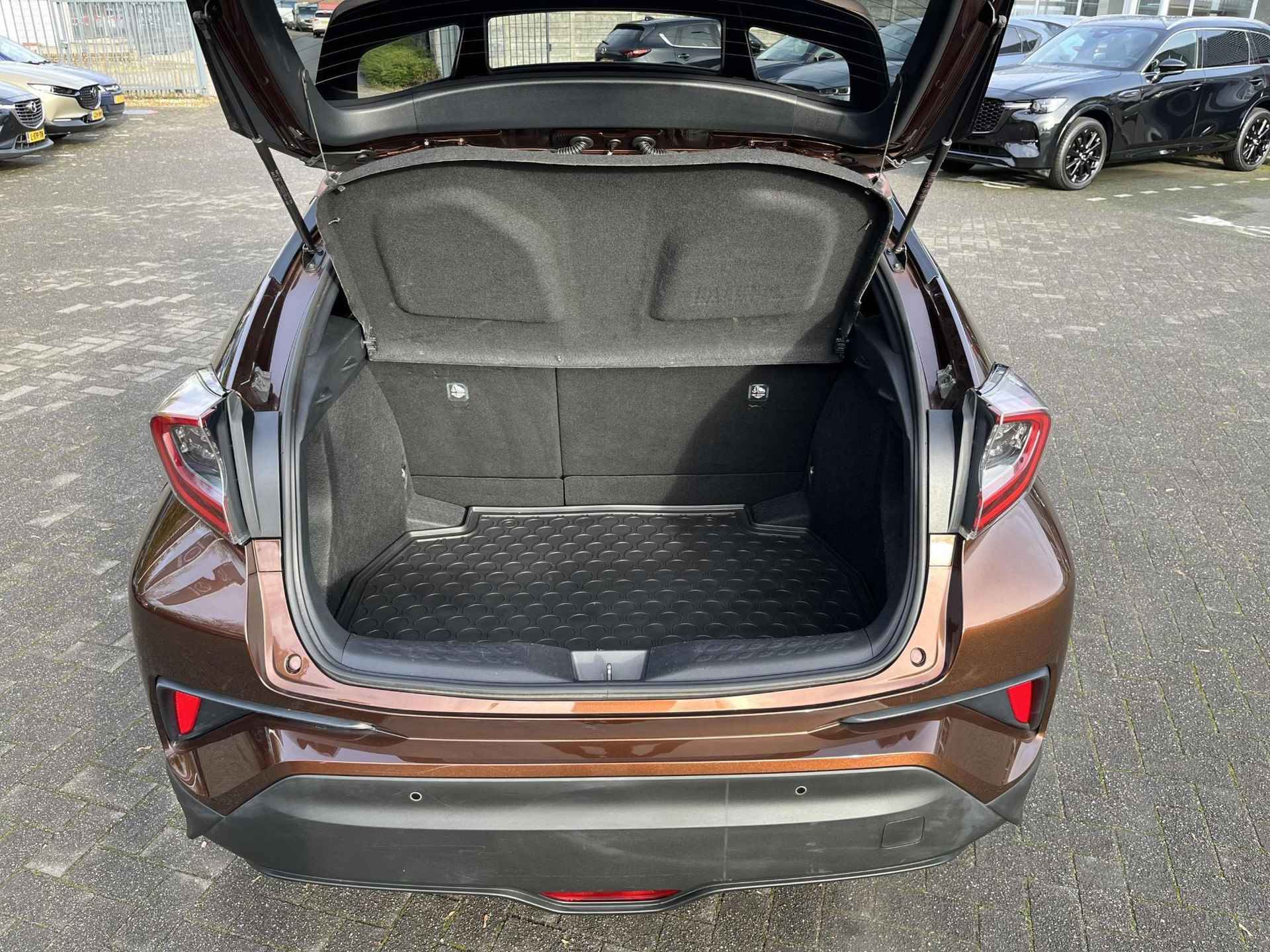 Toyota C-HR 1.8 Hybrid Executive | Achteruitrijcamera | Stuurwielverwarming | Lederen bekleding - 10/32