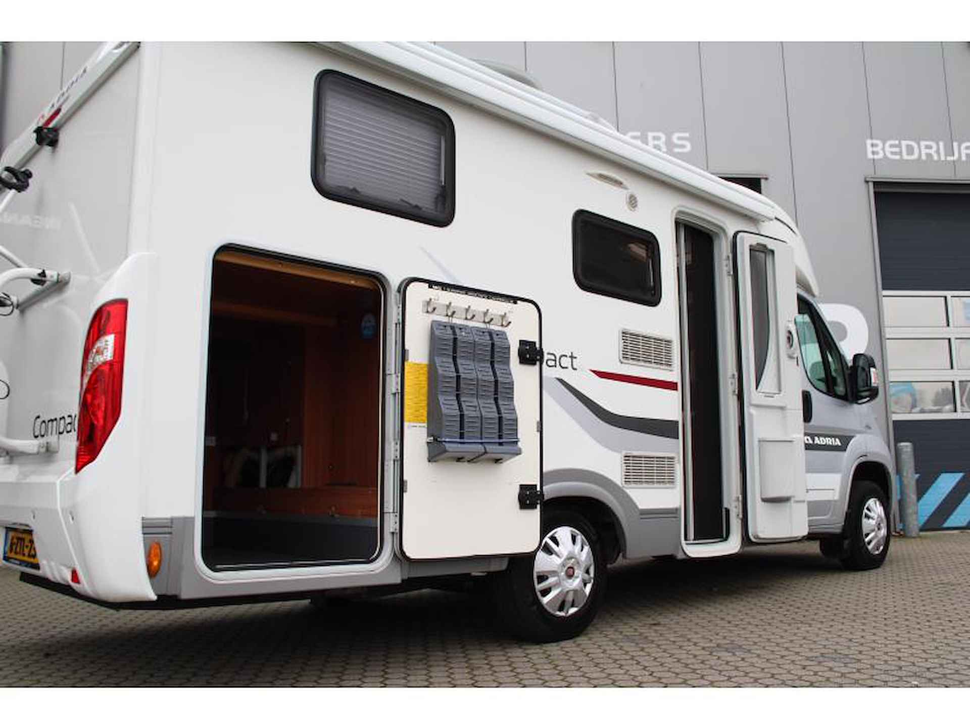 Adria Compact SL Enkele bedden | Bearlock - 8/25