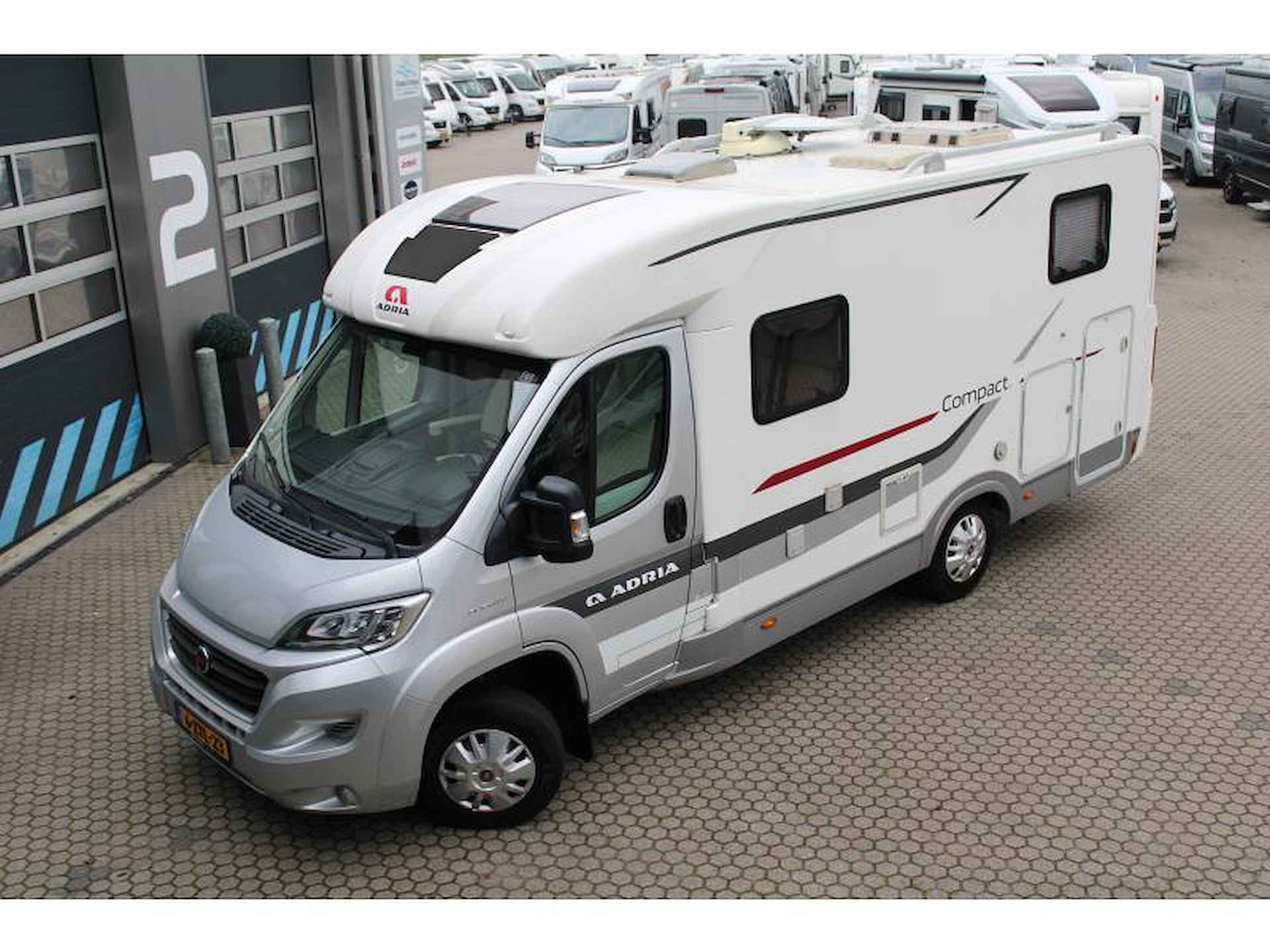 Adria Compact SL Enkele bedden | Bearlock - 25/25