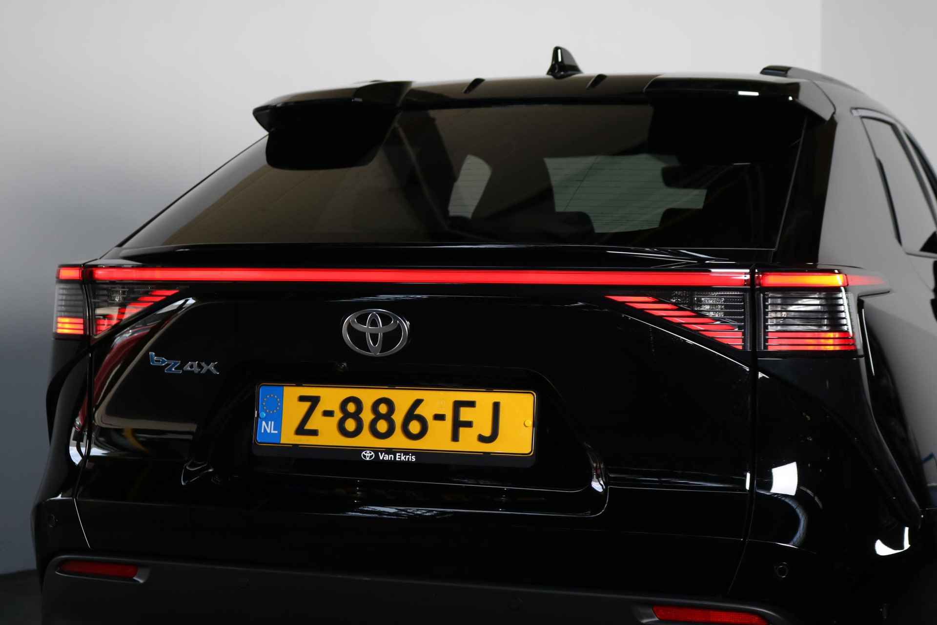 Toyota bZ4X Premium 71 kWh, Grijs leder, Blindspot, 20"LM velg - 4/47