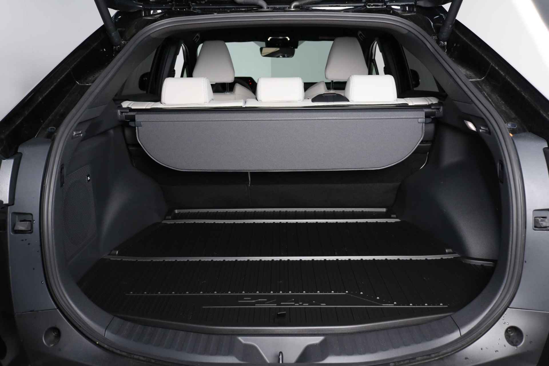 Toyota bZ4X Premium 71 kWh, Grijs leder, Blindspot, 20"LM velg - 8/47