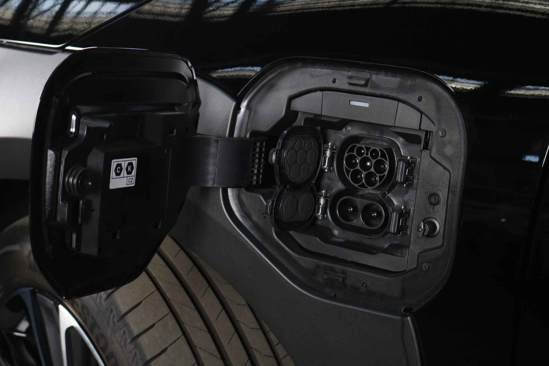 Toyota bZ4X Premium 71 kWh, Grijs leder, Blindspot, 20"LM velg - 34/47