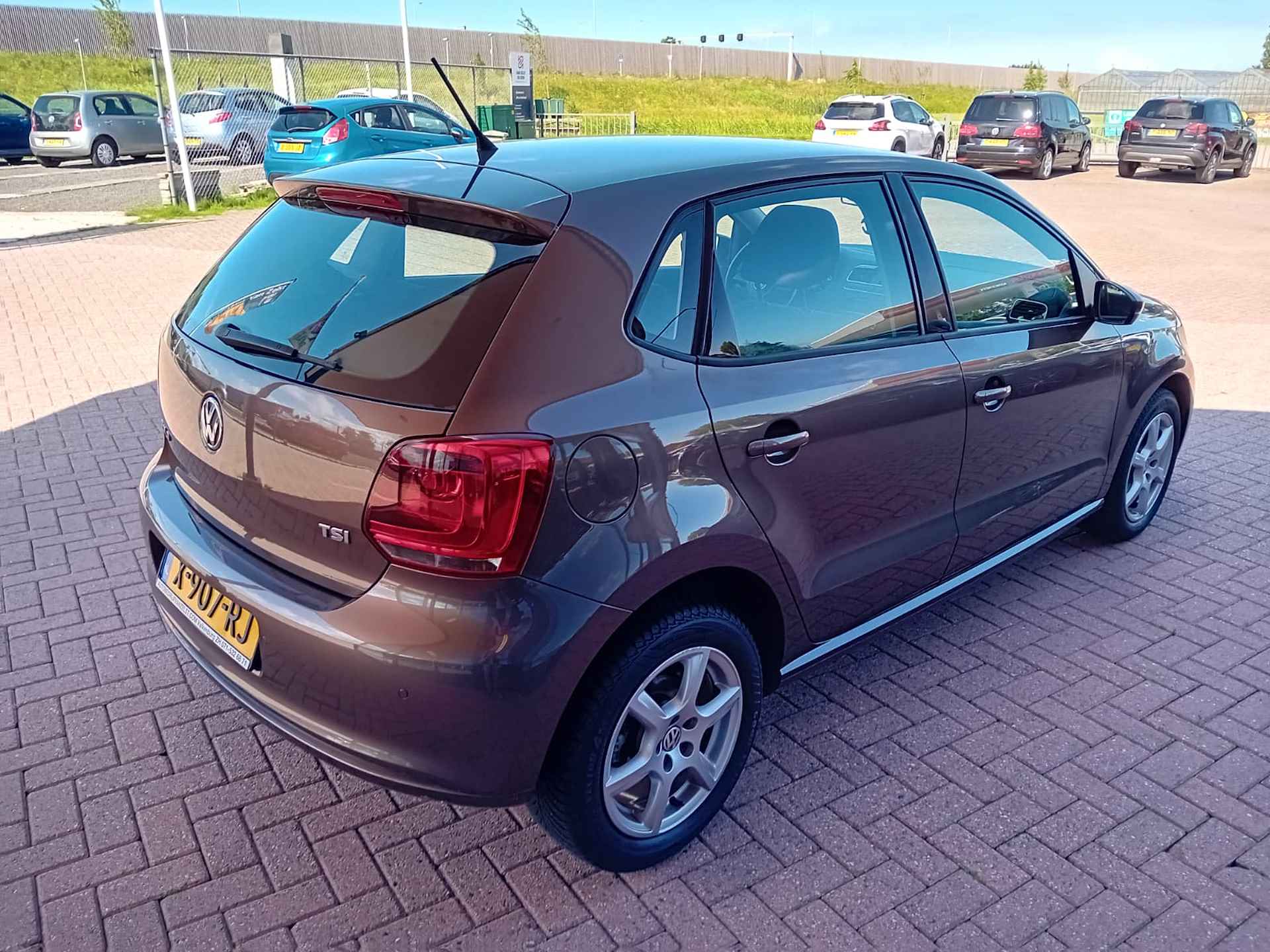 Volkswagen Polo 1.2 TSI Comfortline, Airco, Multimedia systeem, Parkeersensoren, Cruise control, Elektrische ramen en spiegels, Centrale vergren Zeer nette auto, BOVAG - 6/26